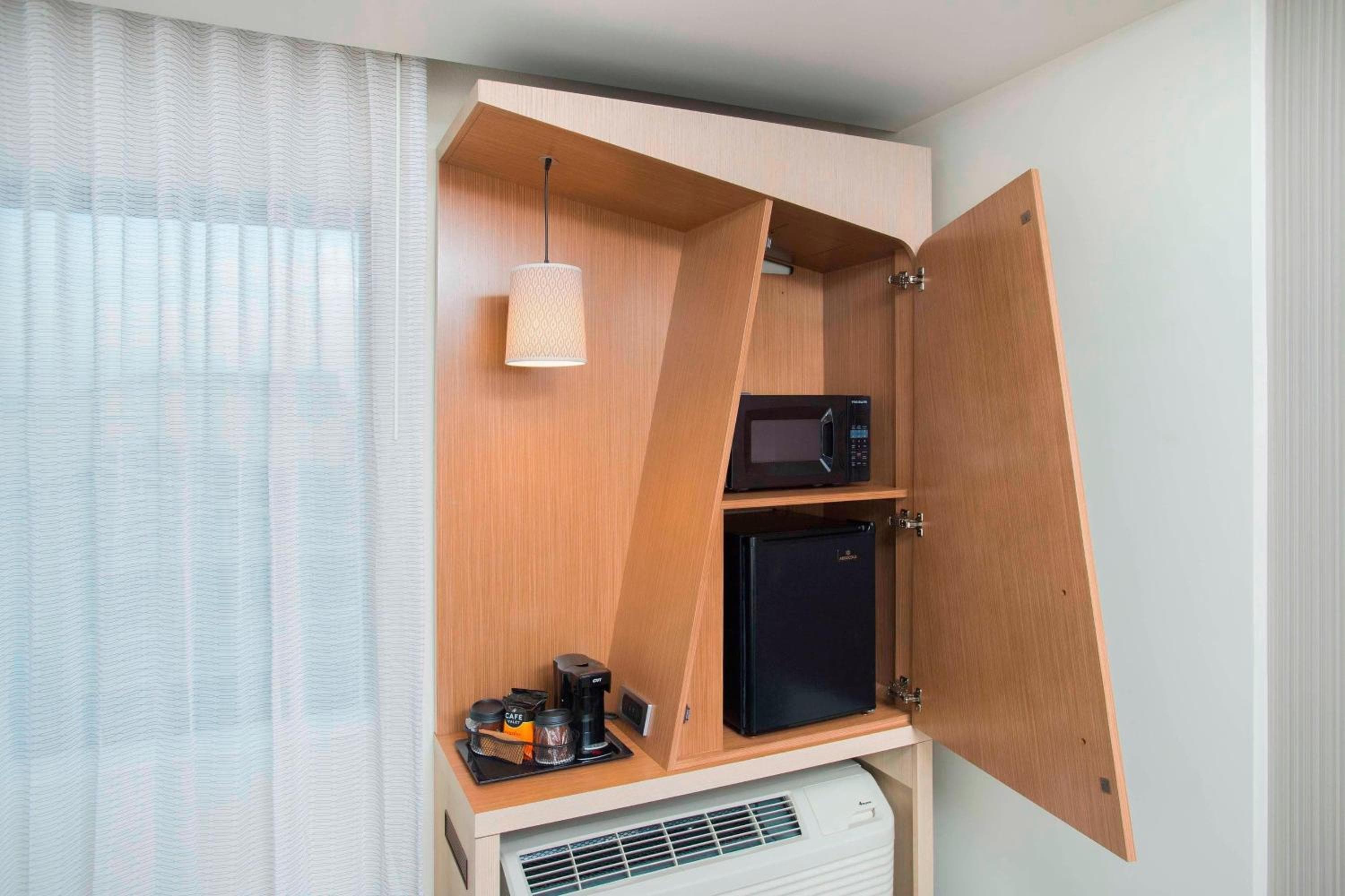 Courtyard by Marriott Redwood City