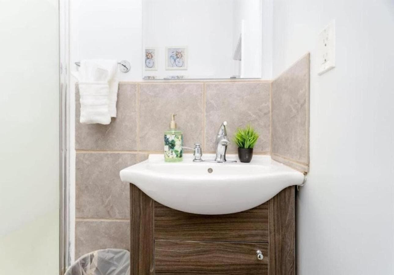 Great Kensington Market 2BR Apartment