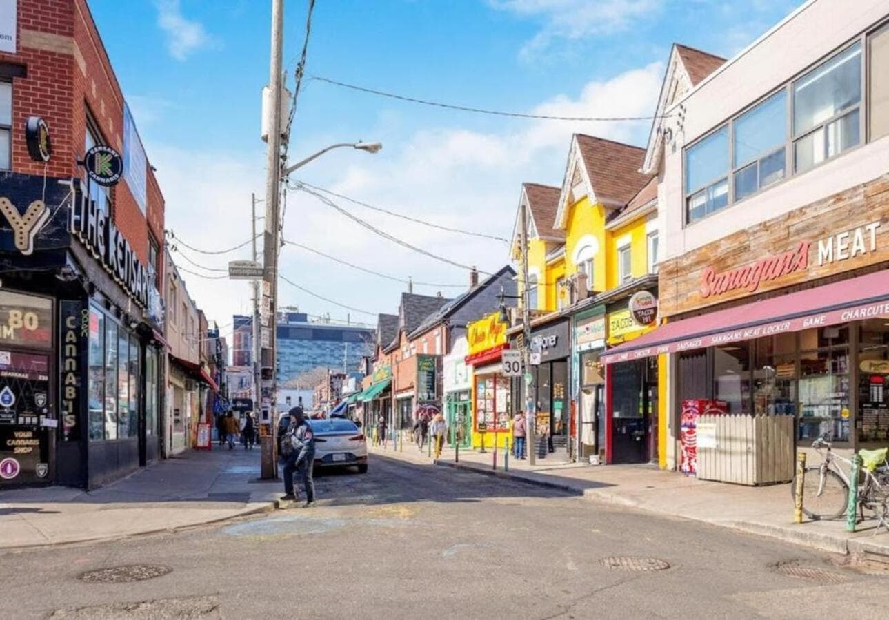 Great Kensington Market 2BR Apartment
