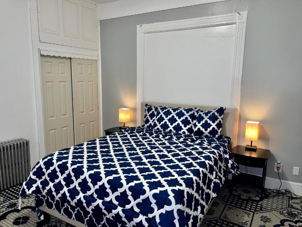 LOCATION, location to MANHATTAN, 3 Br COZY APT in LIC