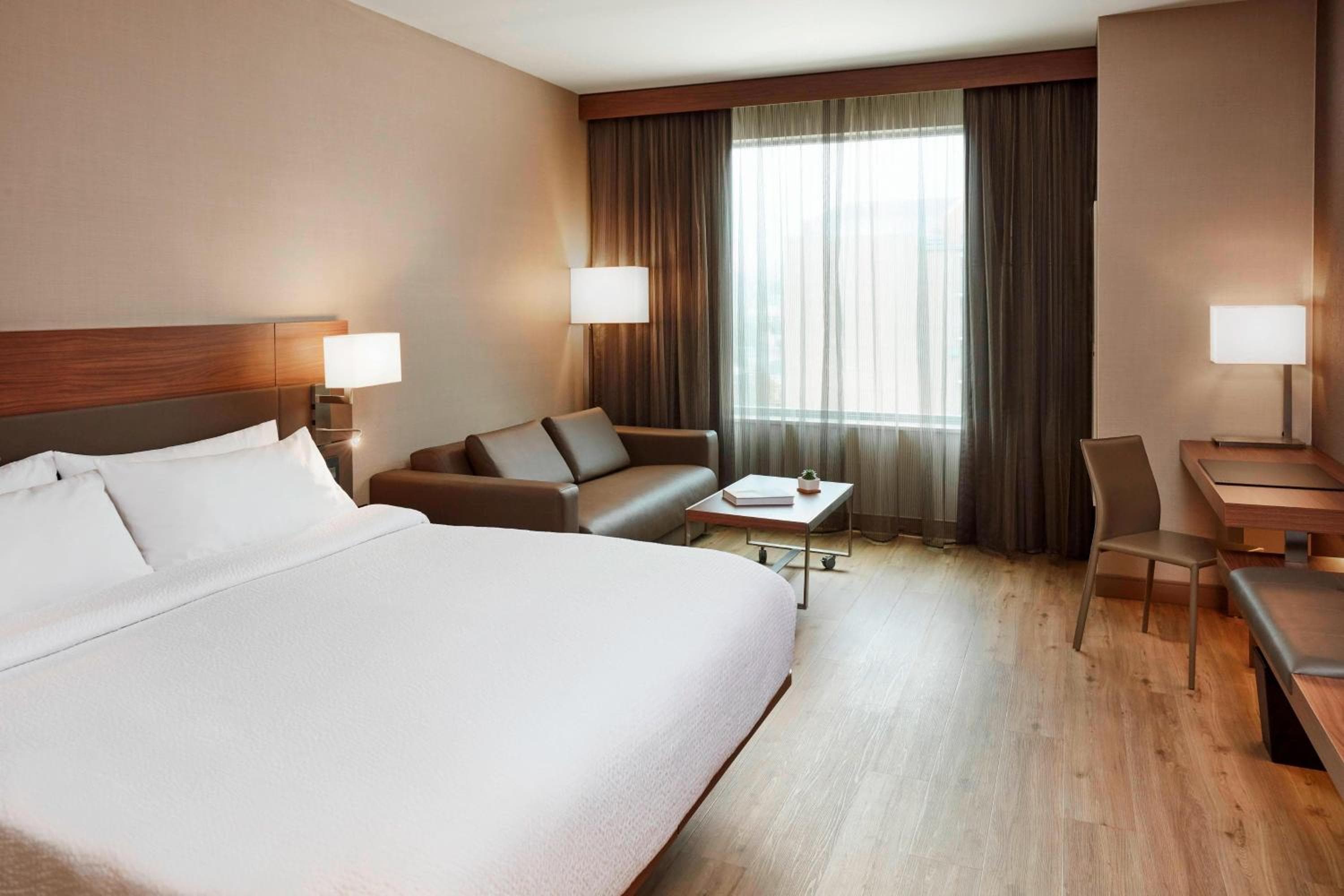 AC Hotel by Marriott Cincinnati at The Banks