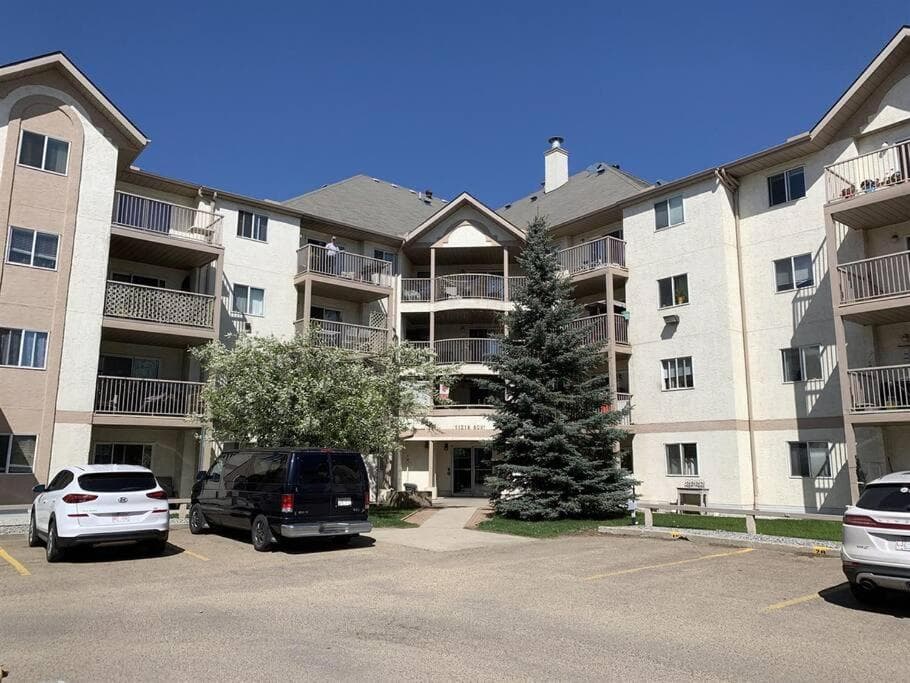 Chris Cozy Condo CW #107 Edmonton