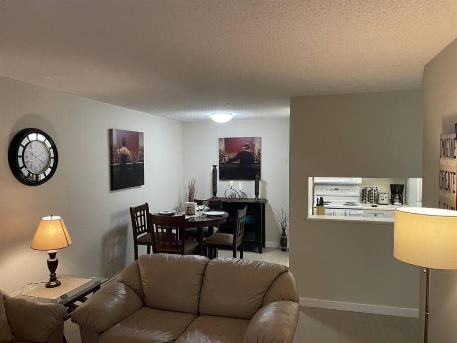 Chris Cozy Condo CW #107 Edmonton