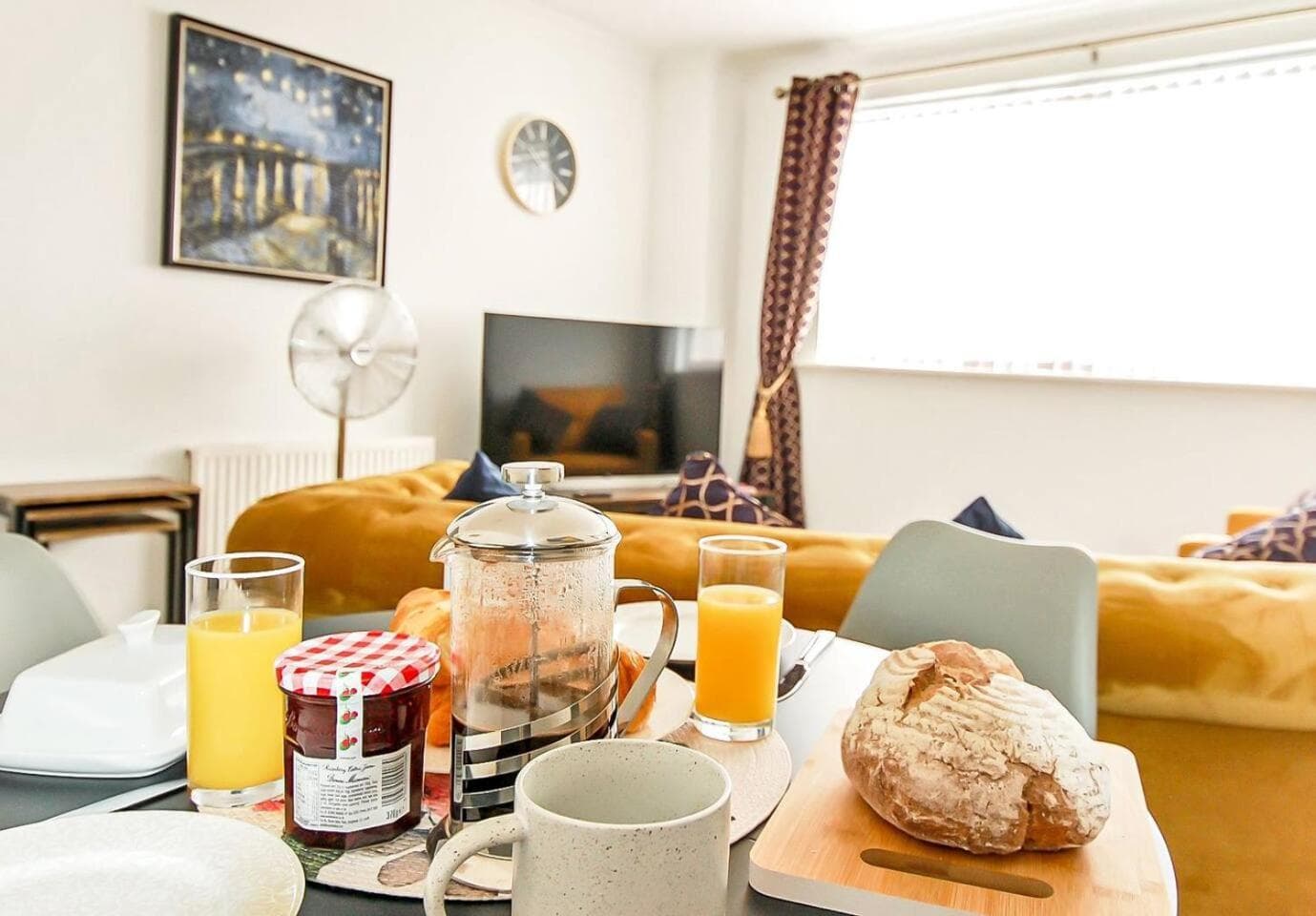 Peaceful first floor apartment close to town centre