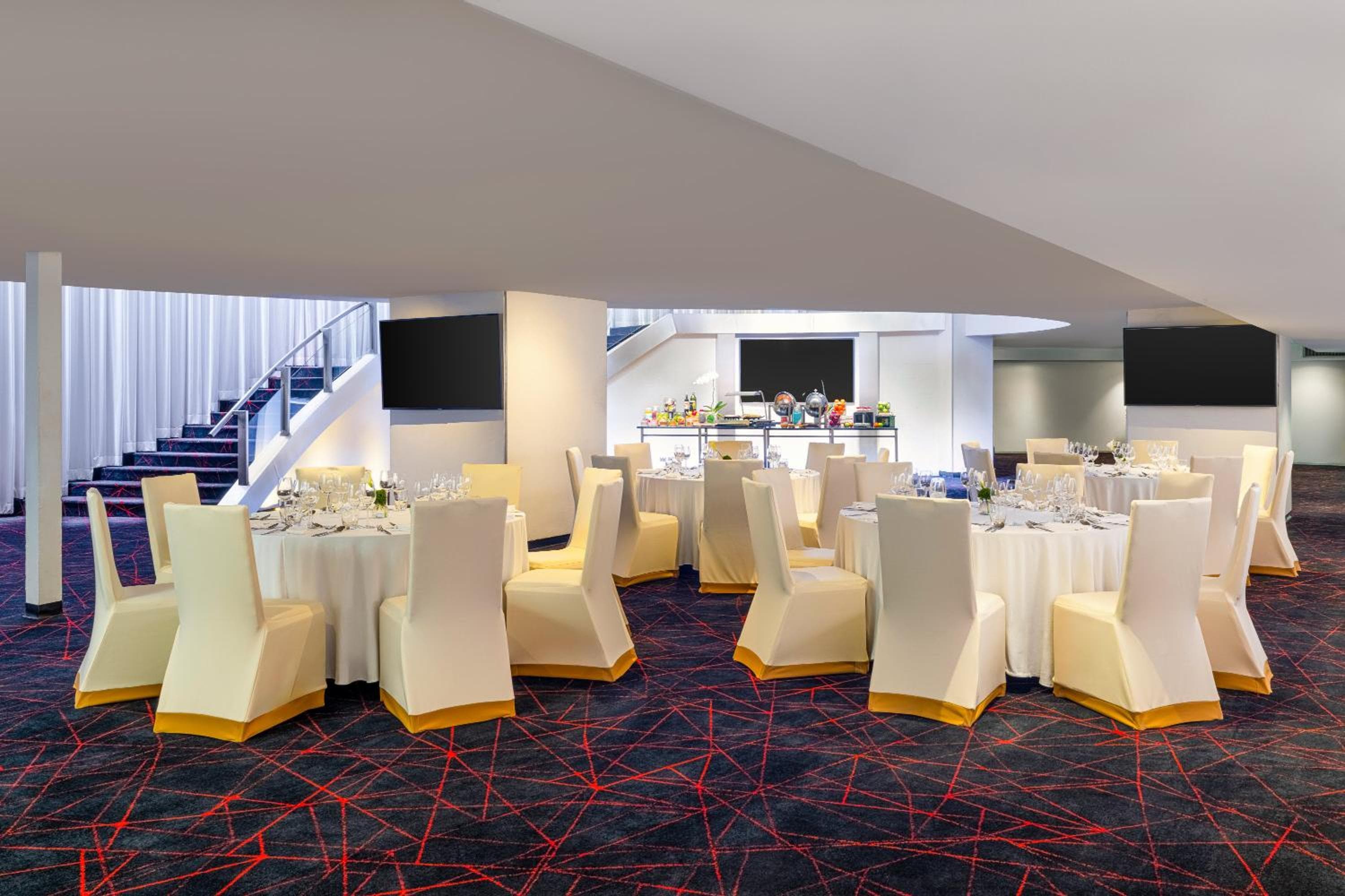 Crowne Plaza Bangkok Lumpini Park by IHG