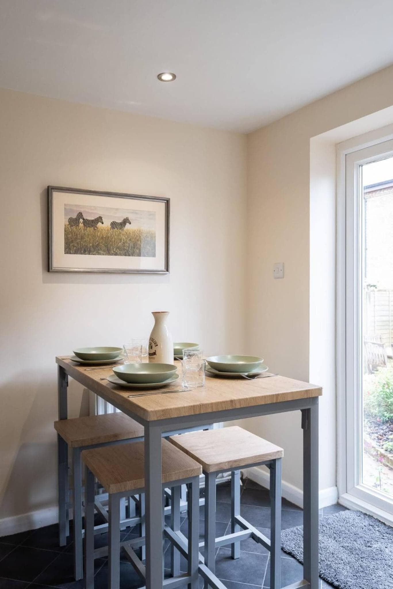 Quaint 3 bed Cottage in central Dorking with parking