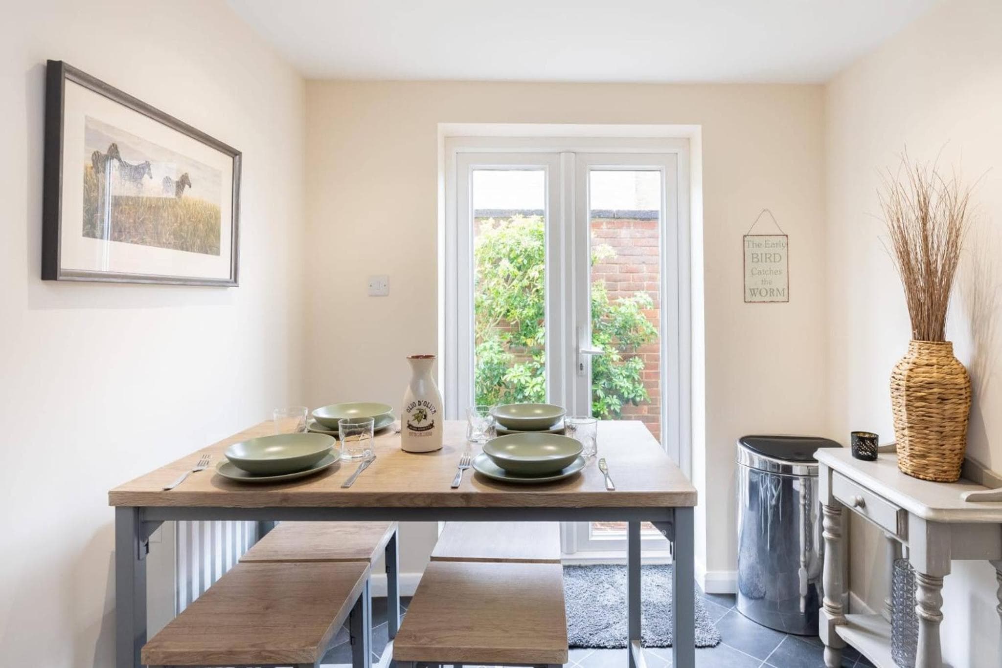 Quaint 3 bed Cottage in central Dorking with parking