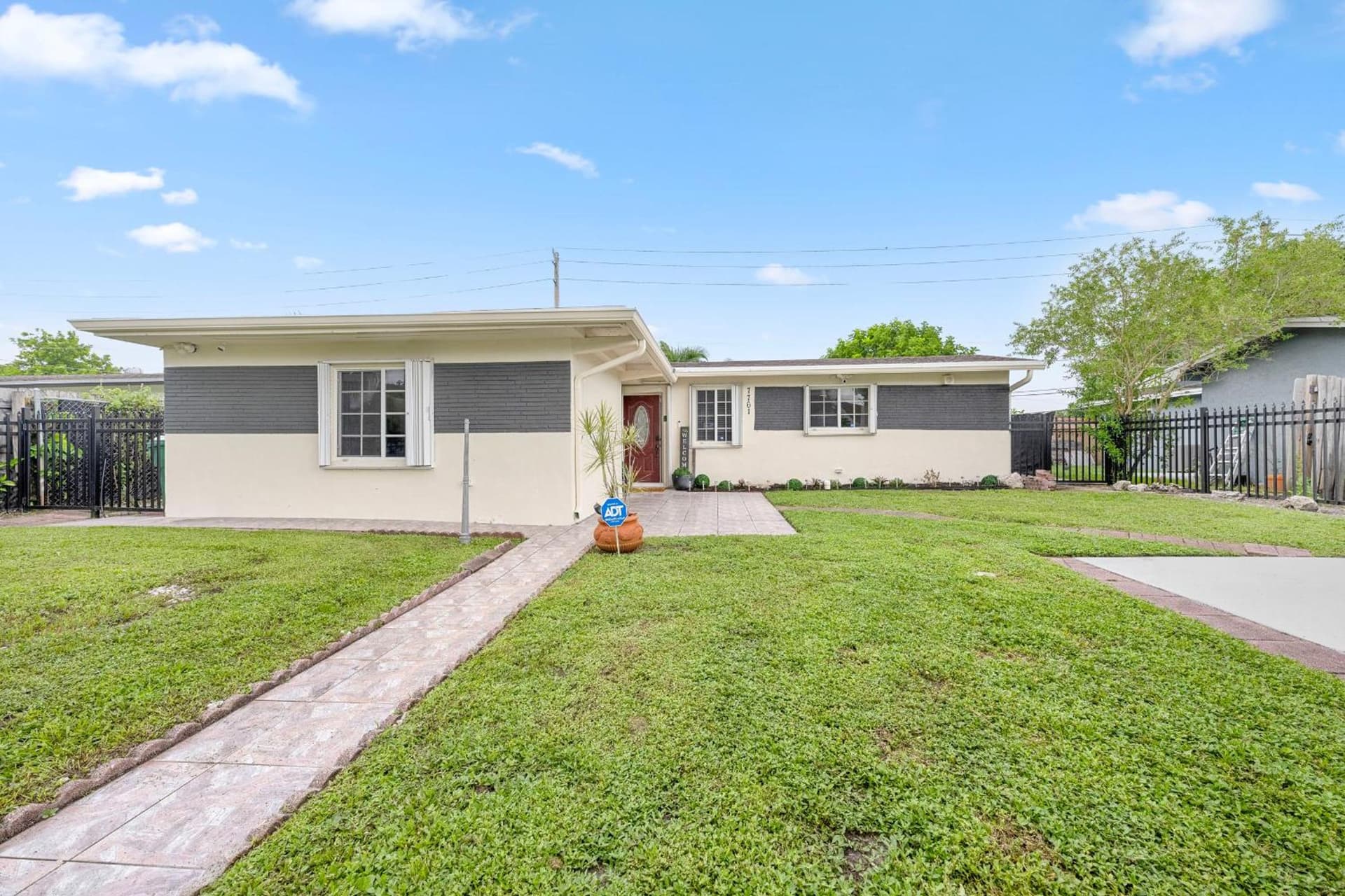 Spacious 3BR Home with Pool, Near Hollywood Beach