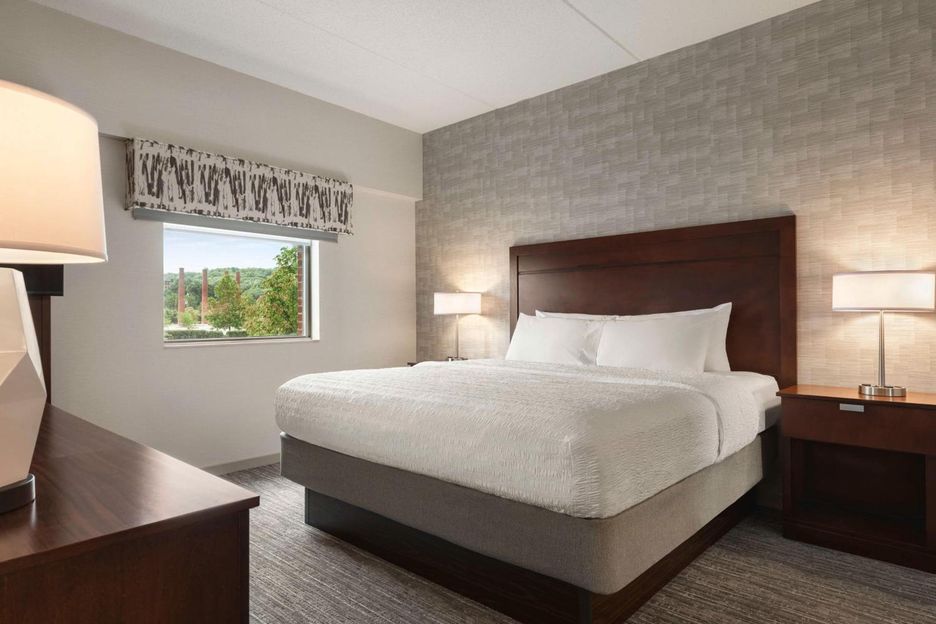 Hampton Inn & Suites Pittsburgh Waterfront West Homestead