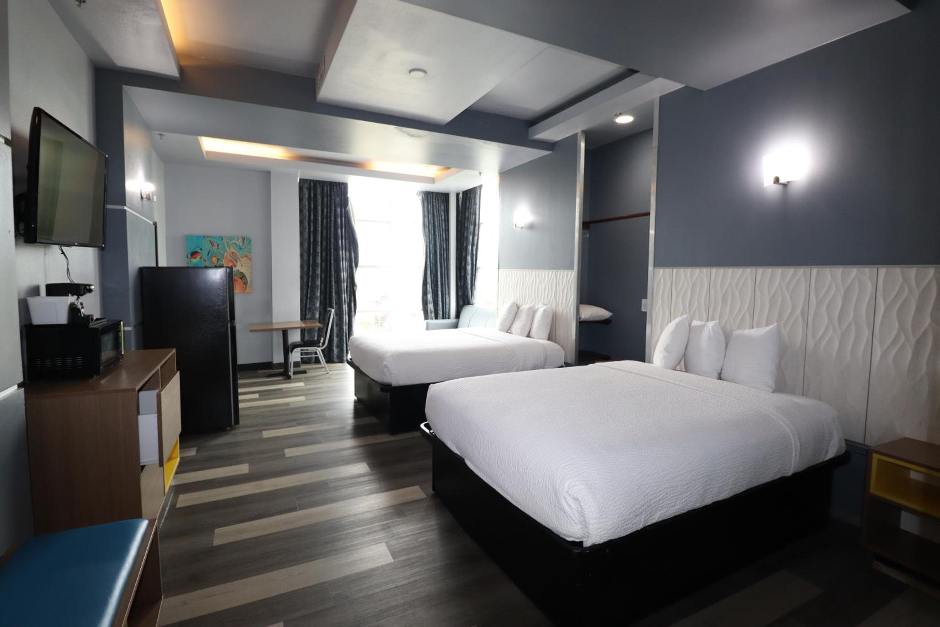 Days Inn & Suites by Wyndham Milwaukee