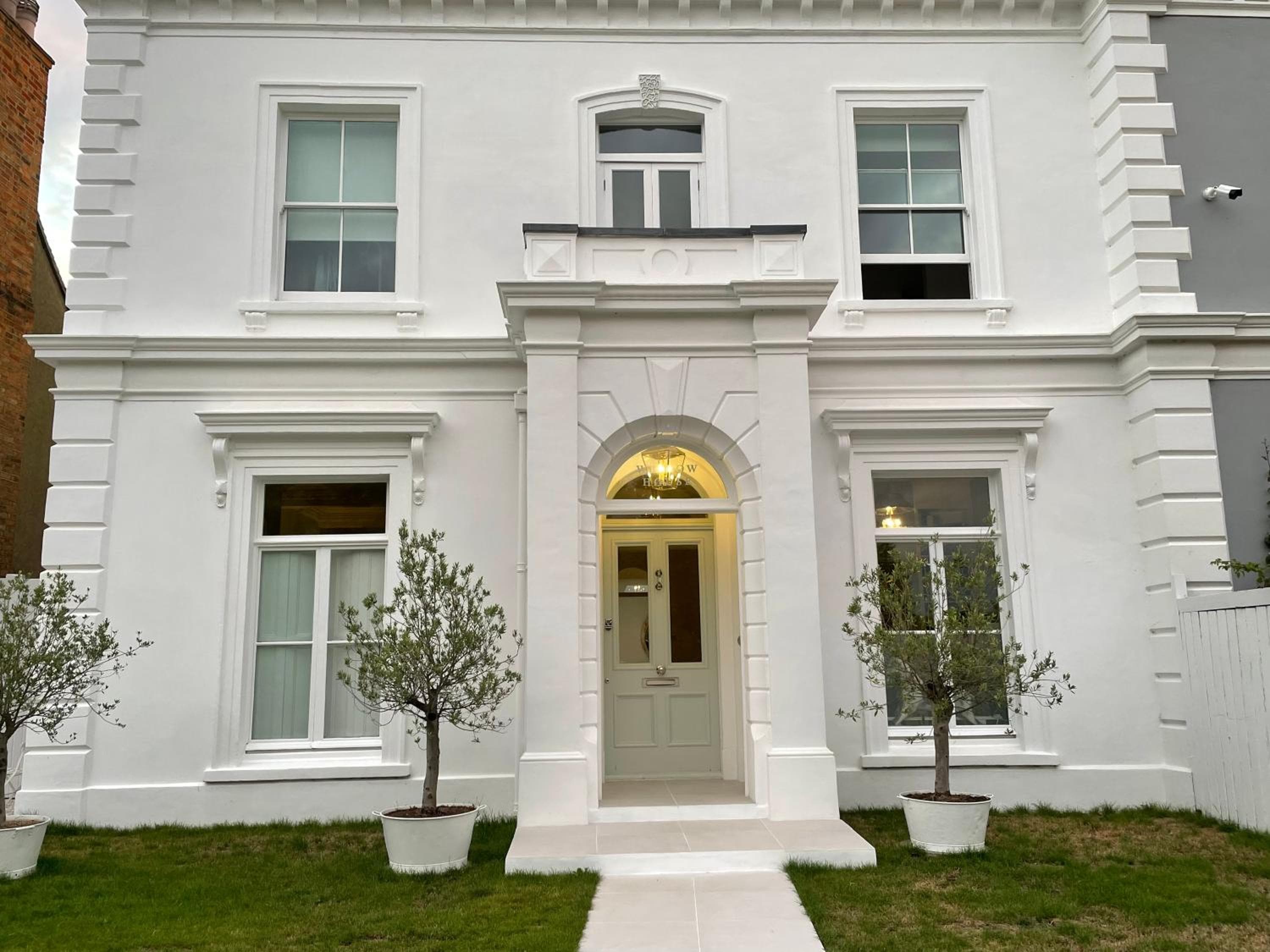 Double-Bed Bedroom, Living Room and Kitchenette, Private Bathroom & Utility Room available at Willow House, Shepperton