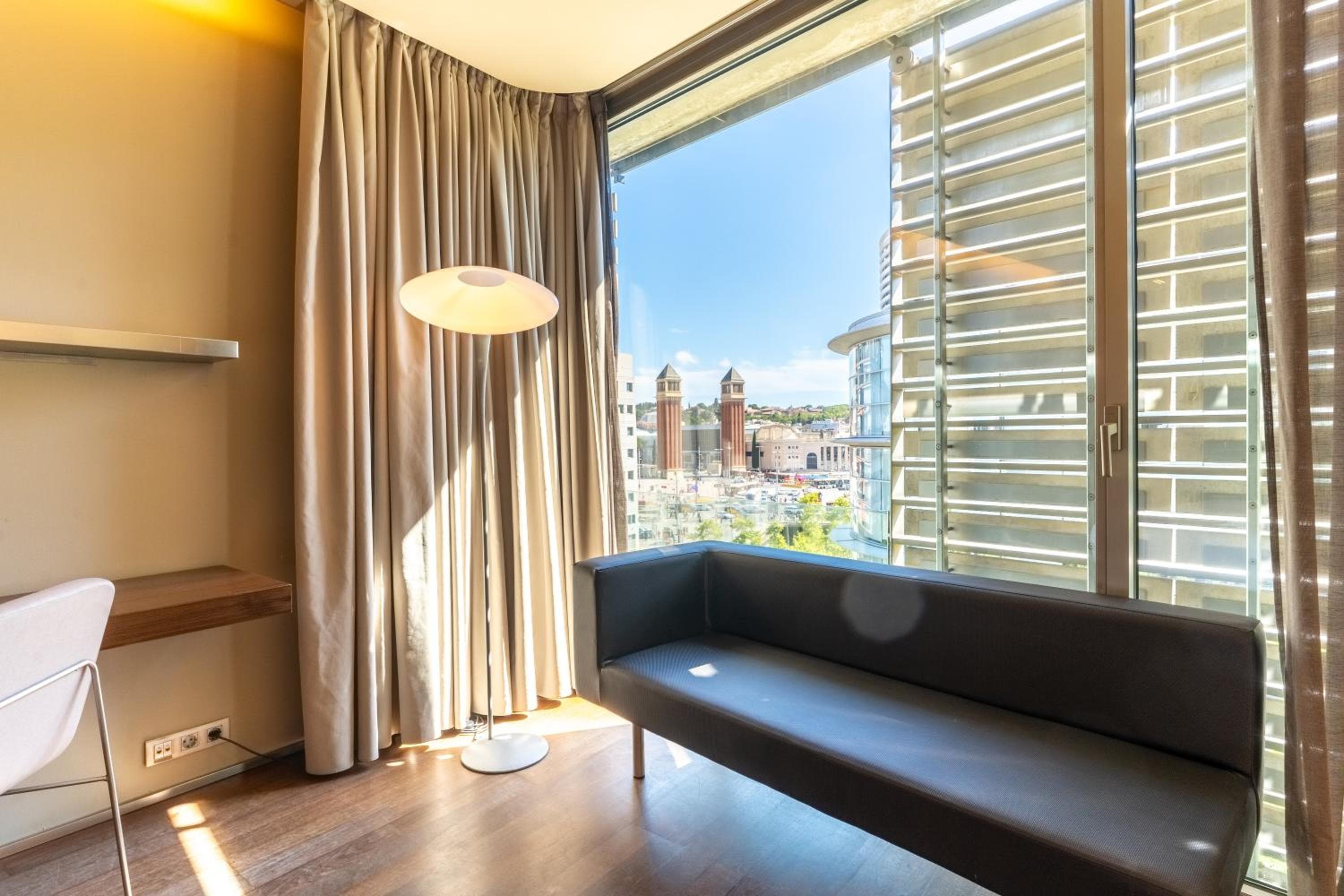B Hotel