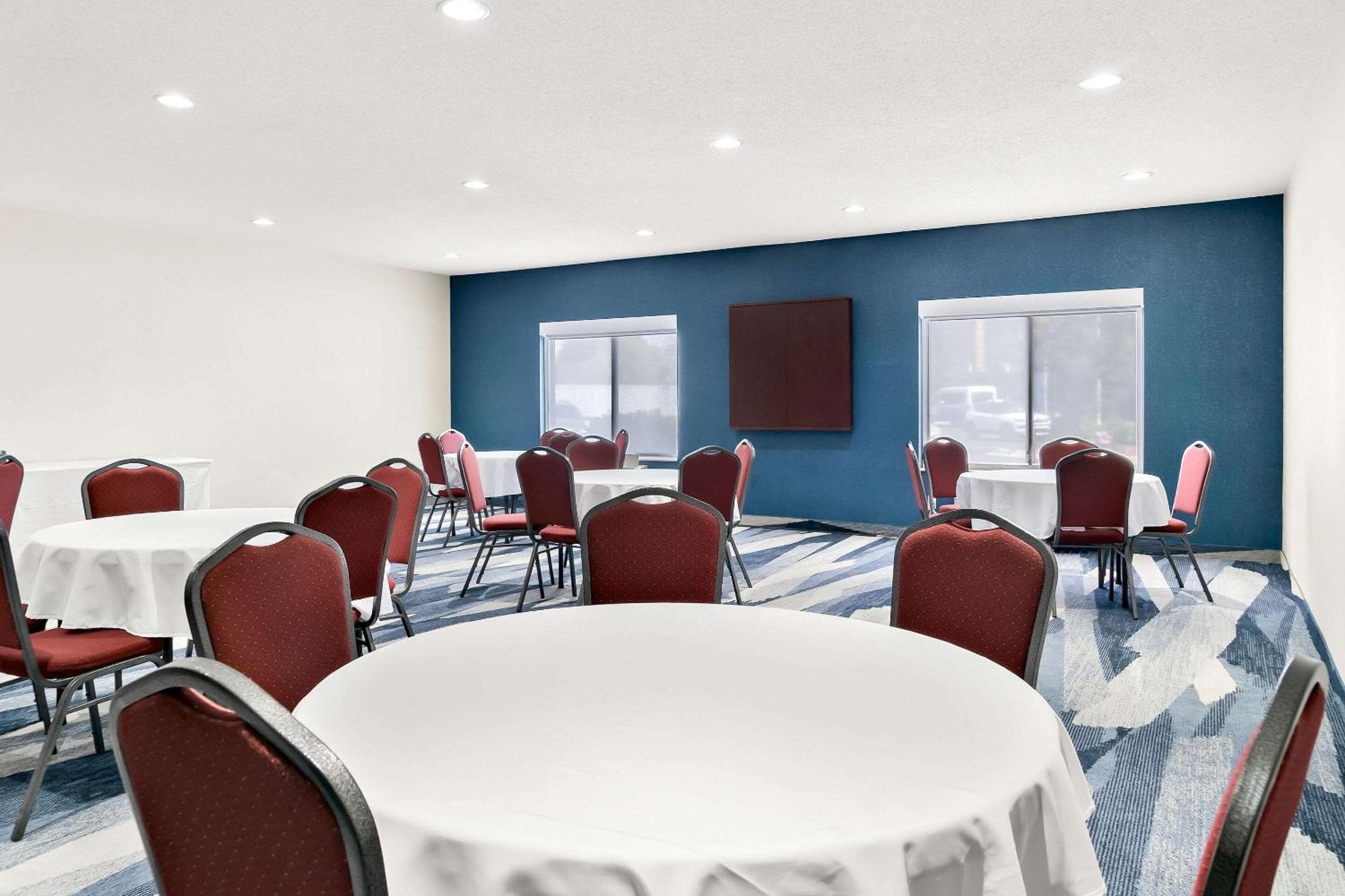 Holiday Inn Express & Suites Southfield - Detroit