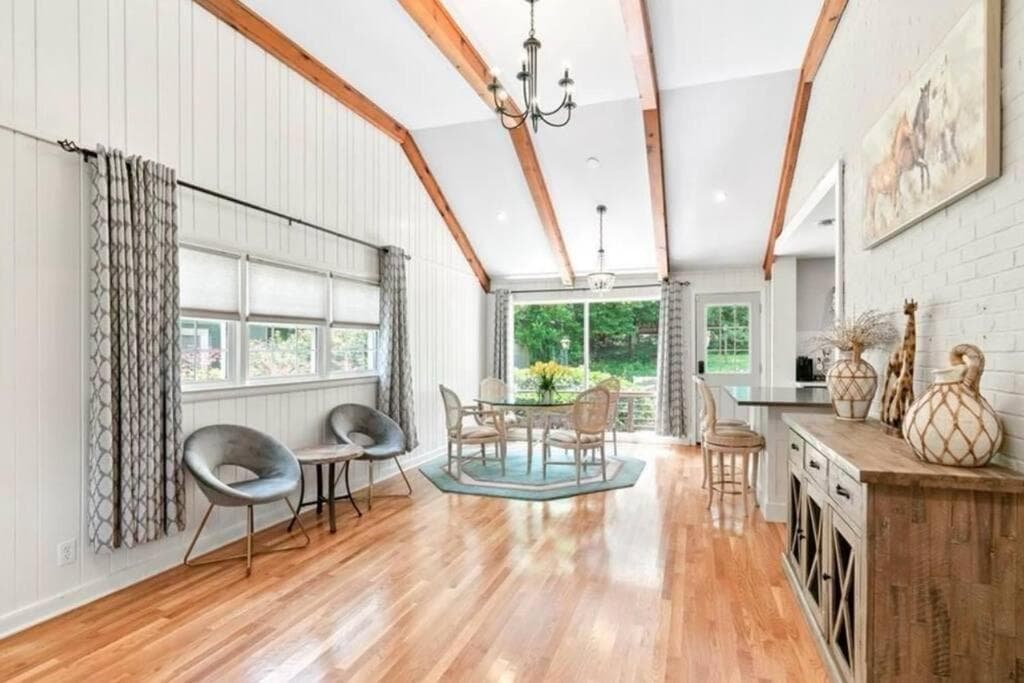 Classy utopian escape near Emory