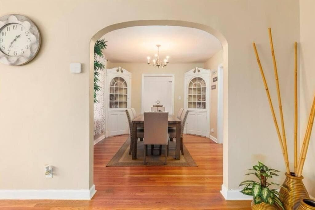 Classy utopian escape near Emory