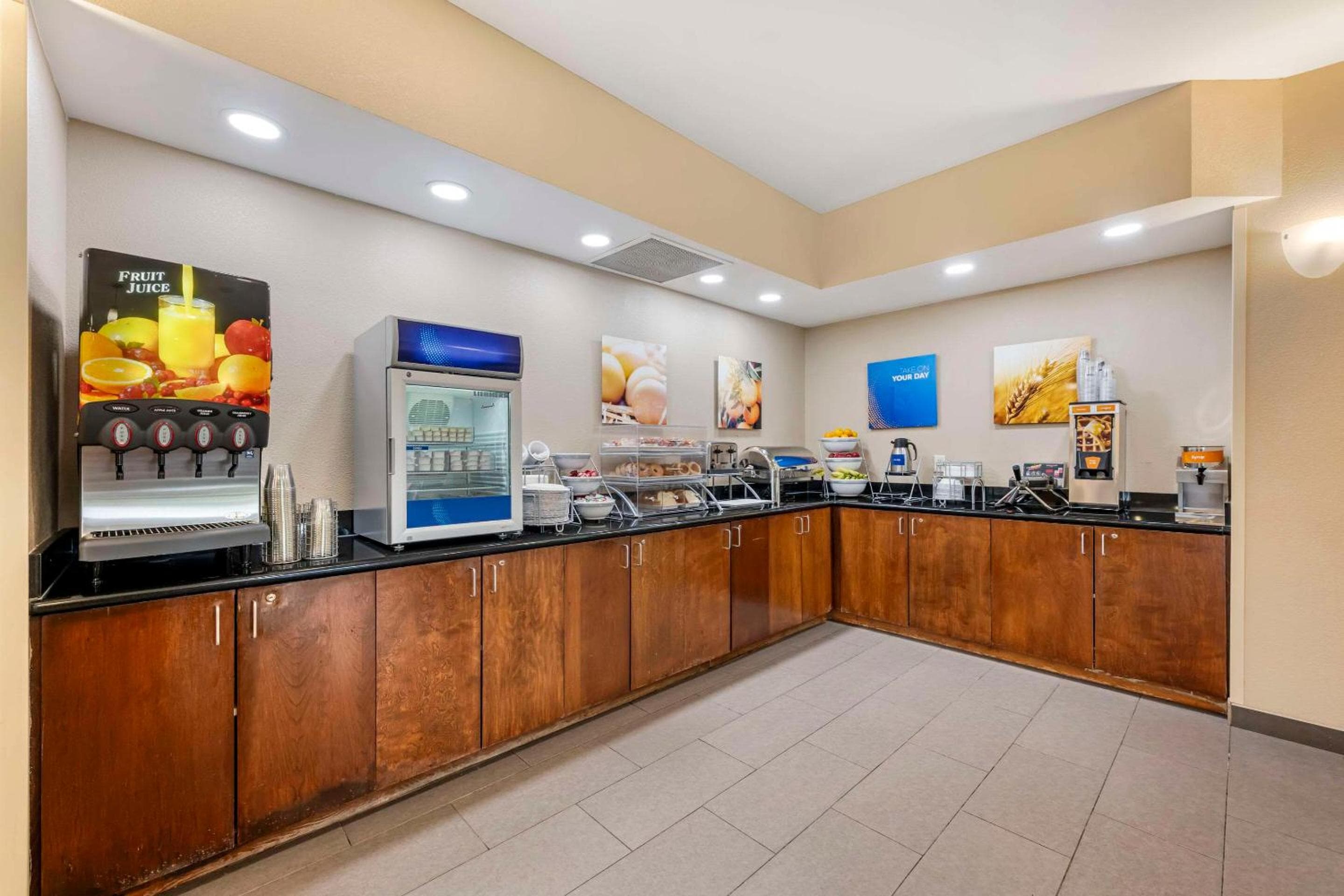 Comfort Suites East Lincoln - Mall Area