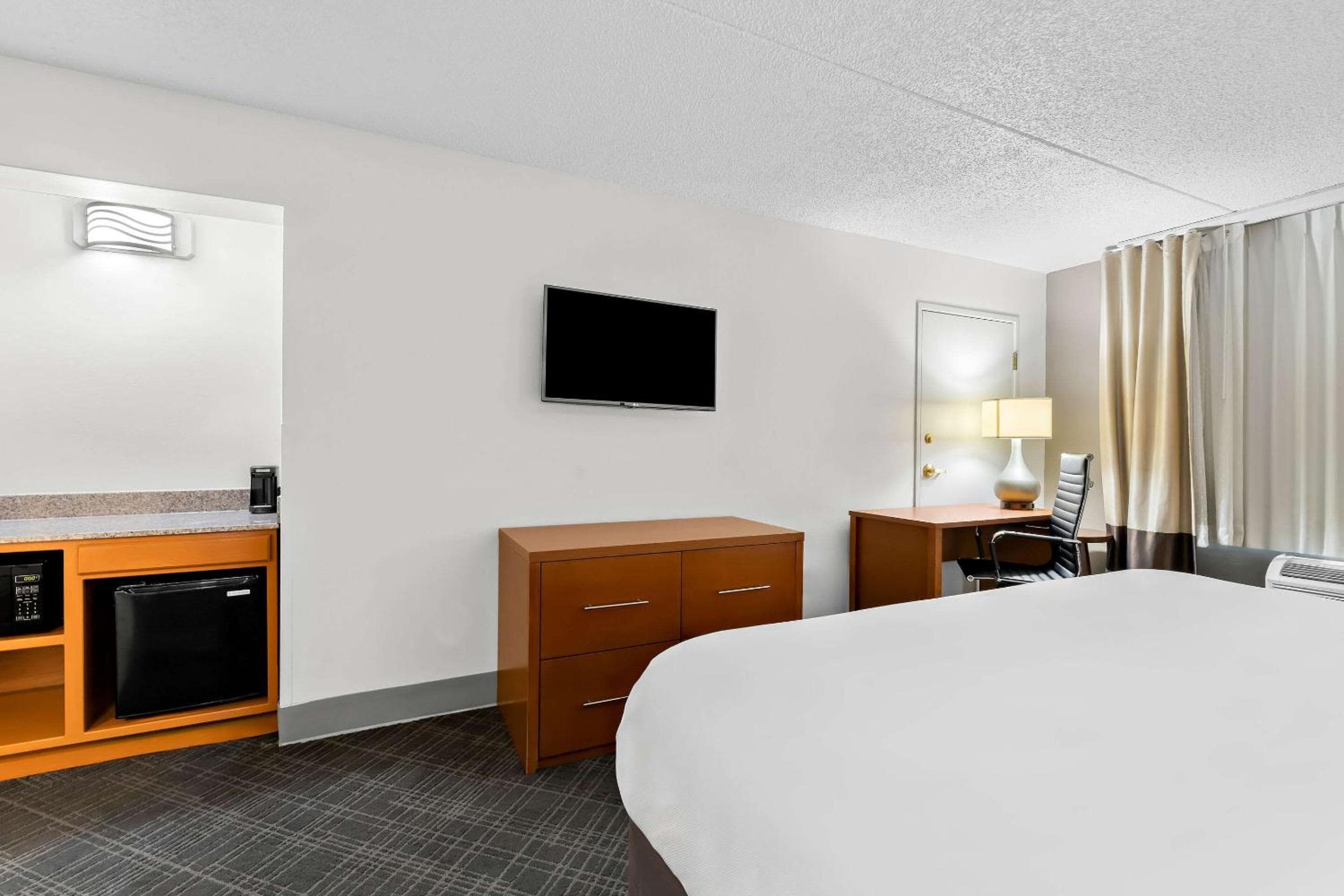 Comfort Inn & Suites Nashville Near Tanger Outlets I-24 Antioch
