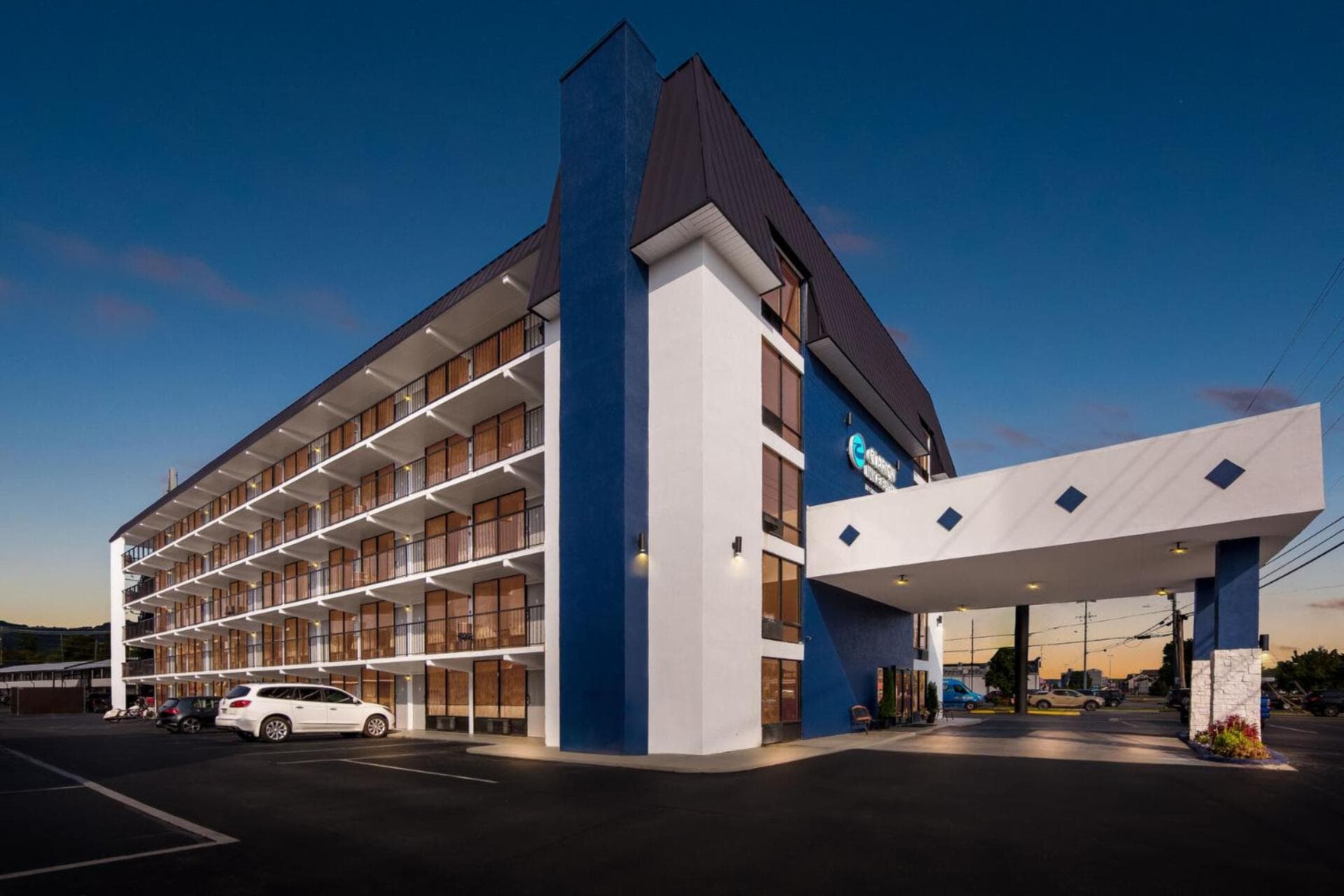 Clarion Inn & Suites near the Leconte Center Pigeon Forge
