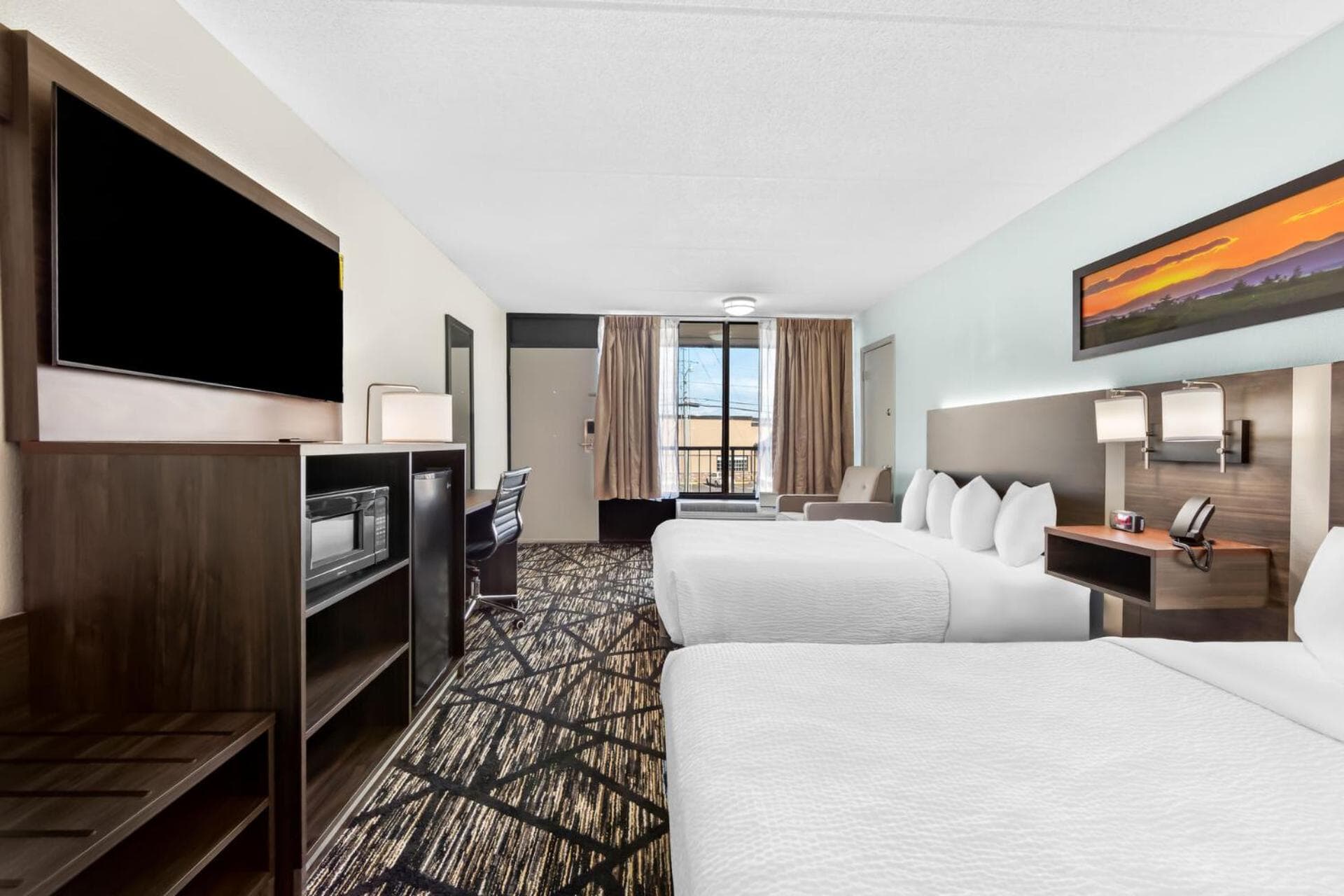 Clarion Inn & Suites near the Leconte Center Pigeon Forge