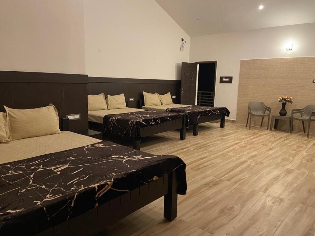 RR Holiday Inn