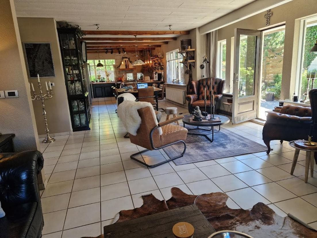 Luxury Villa, hot & cold tub for 8 person
