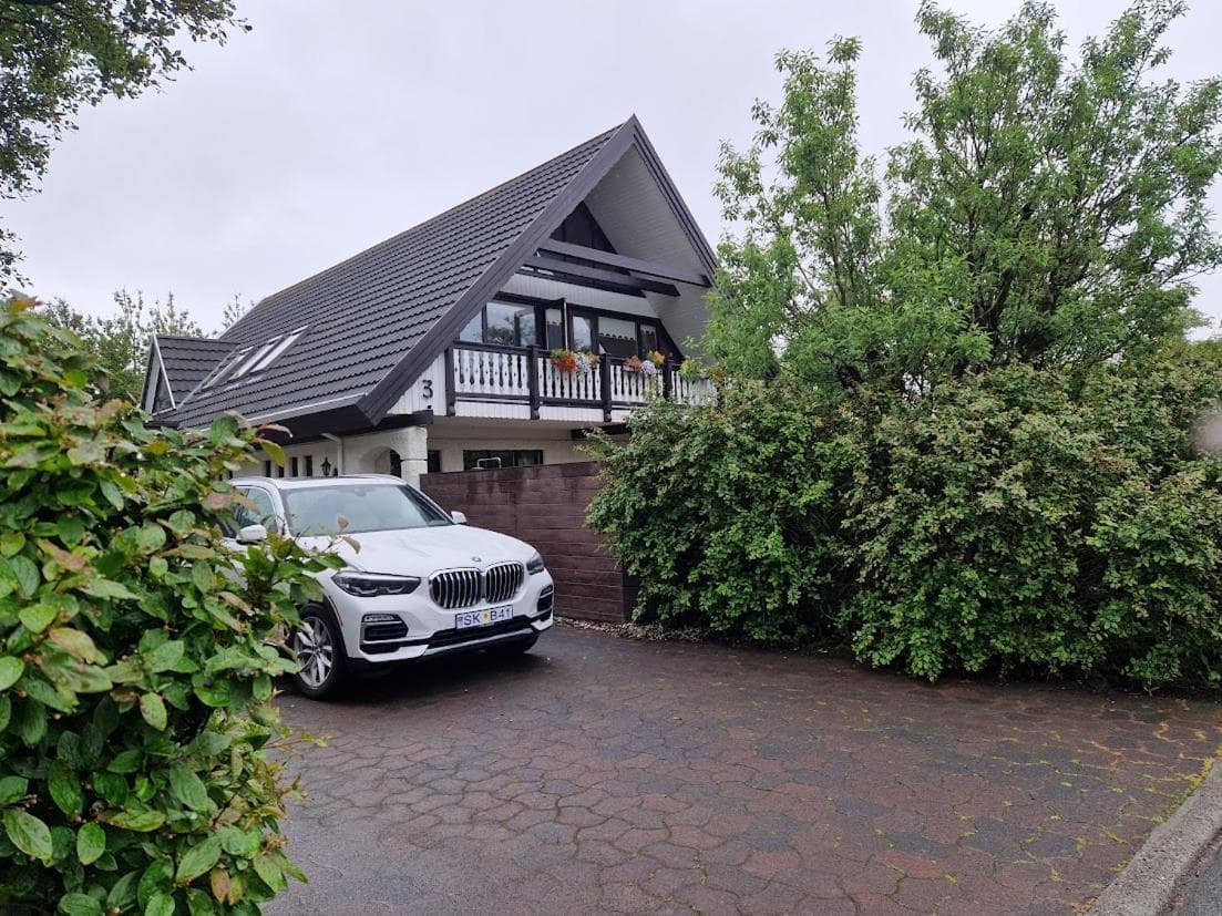 Luxury Villa, hot & cold tub for 8 person