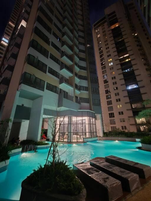 Colombo Skyline Luxury Apartments at Tri-Zen - Pool and Amazing City Views