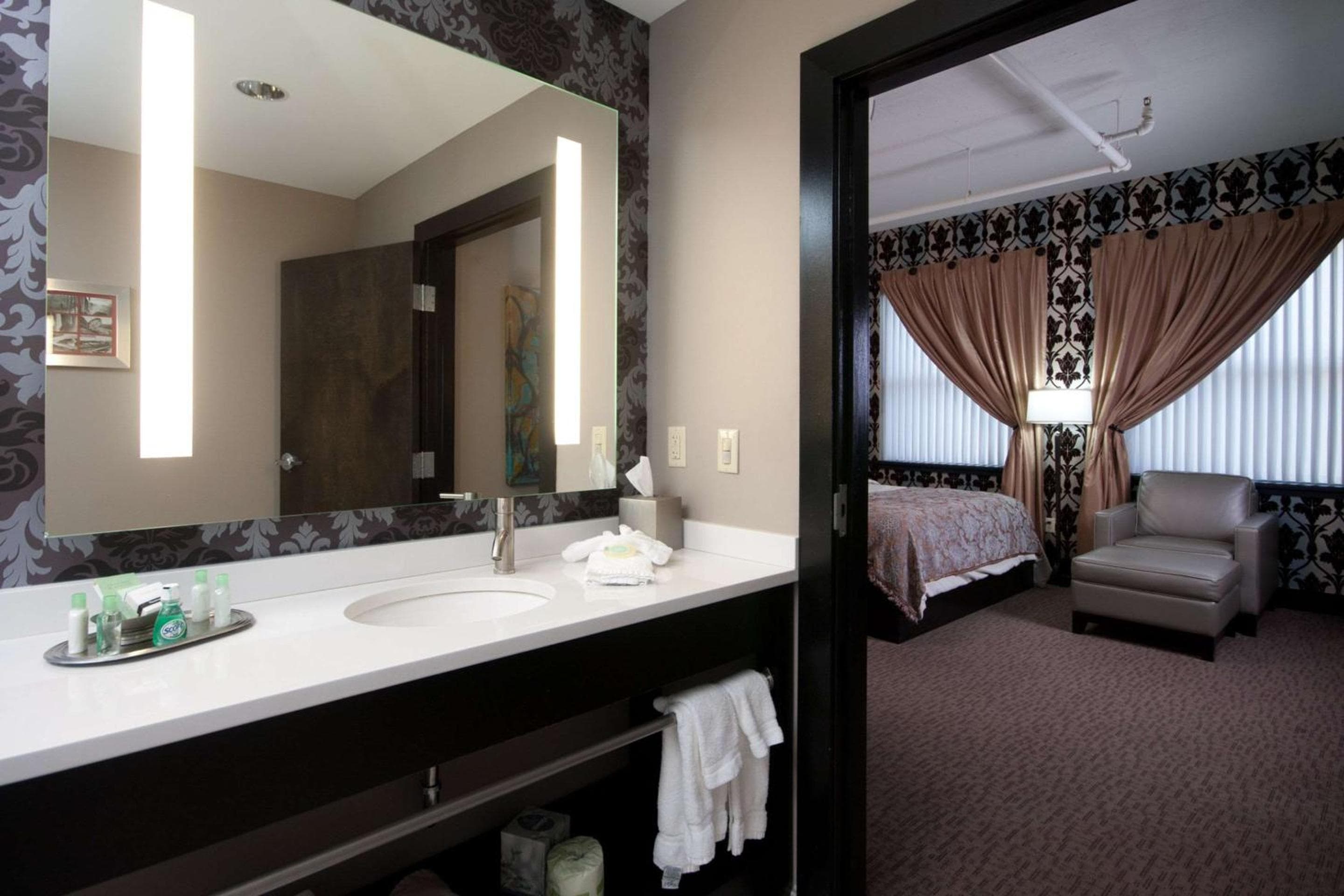 The Giacomo Niagara Falls NY, an Ascend Collection Hotel