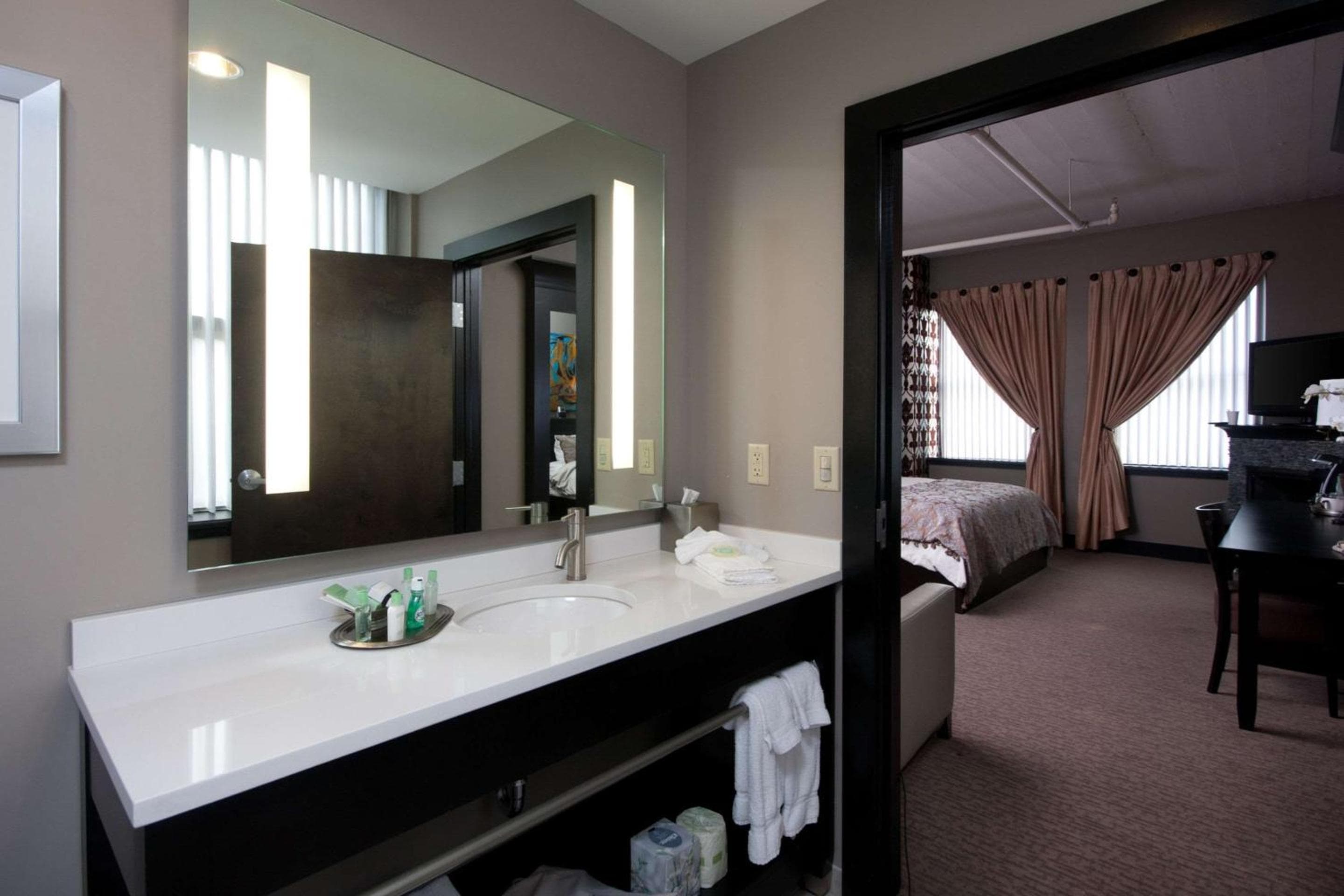The Giacomo Niagara Falls NY, an Ascend Collection Hotel