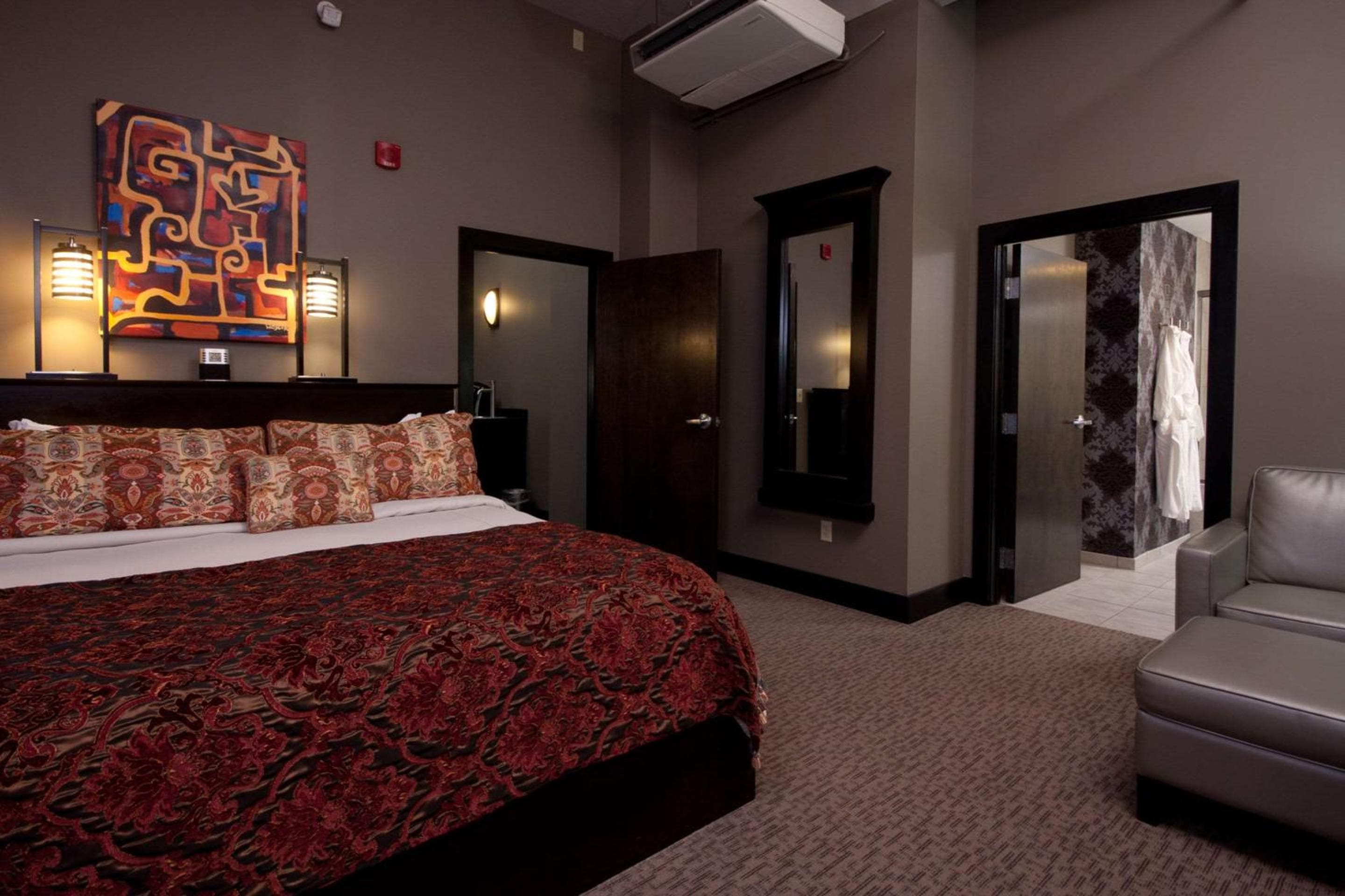 The Giacomo Niagara Falls NY, an Ascend Collection Hotel