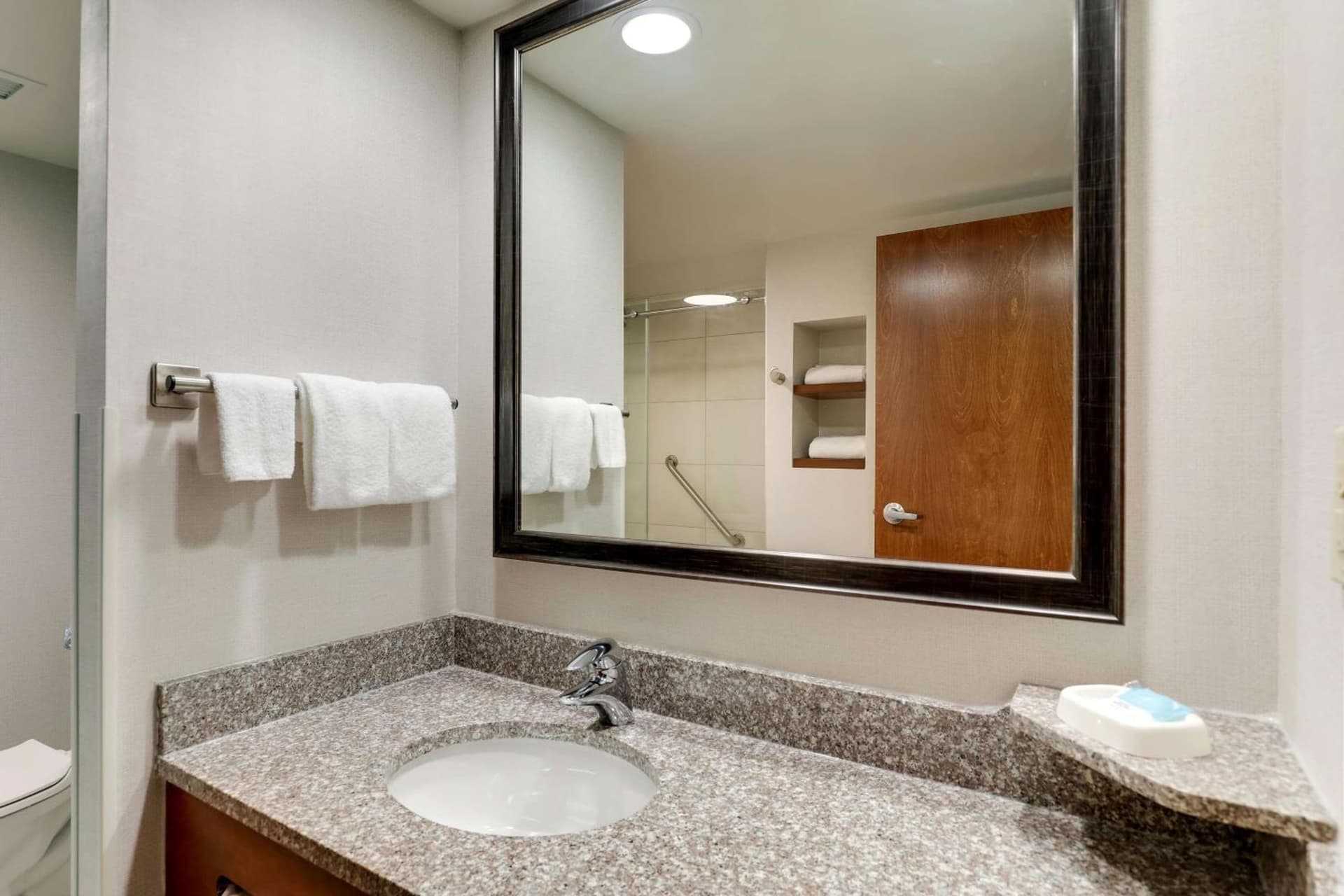 Drury Inn & Suites Birmingham Lakeshore Drive