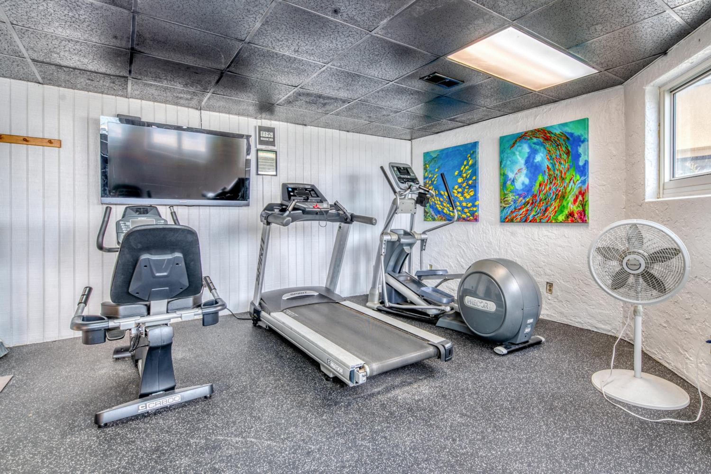 Beach House Condominiums C301 - Beachfront with Pool, Wi-Fi, & Beach Service
