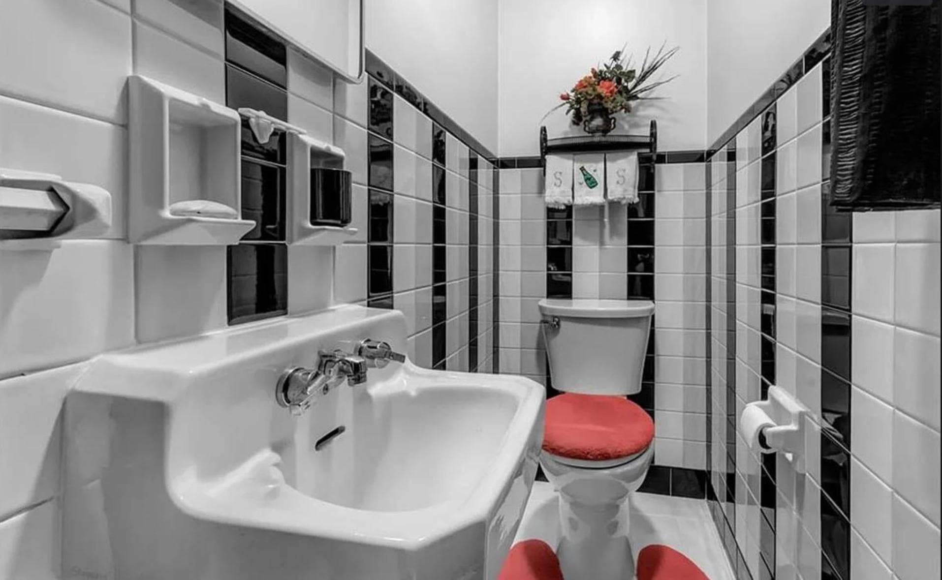 Cheerful 4 bedroom bungalow with indoor fireplace