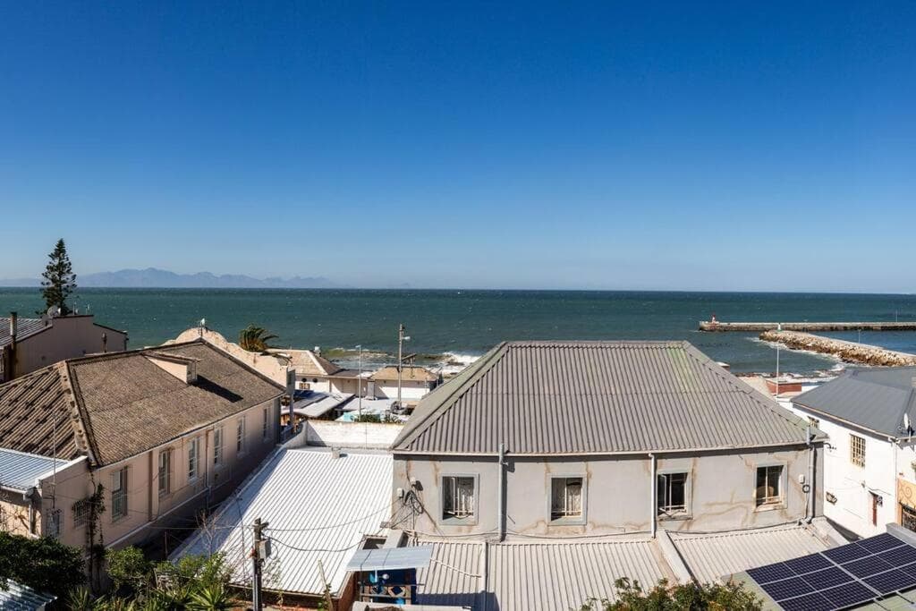 Panoramic views with terrace in heart of Kalk Bay