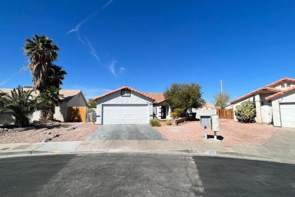 HENDERSON HOME With GREAT AMENITIES