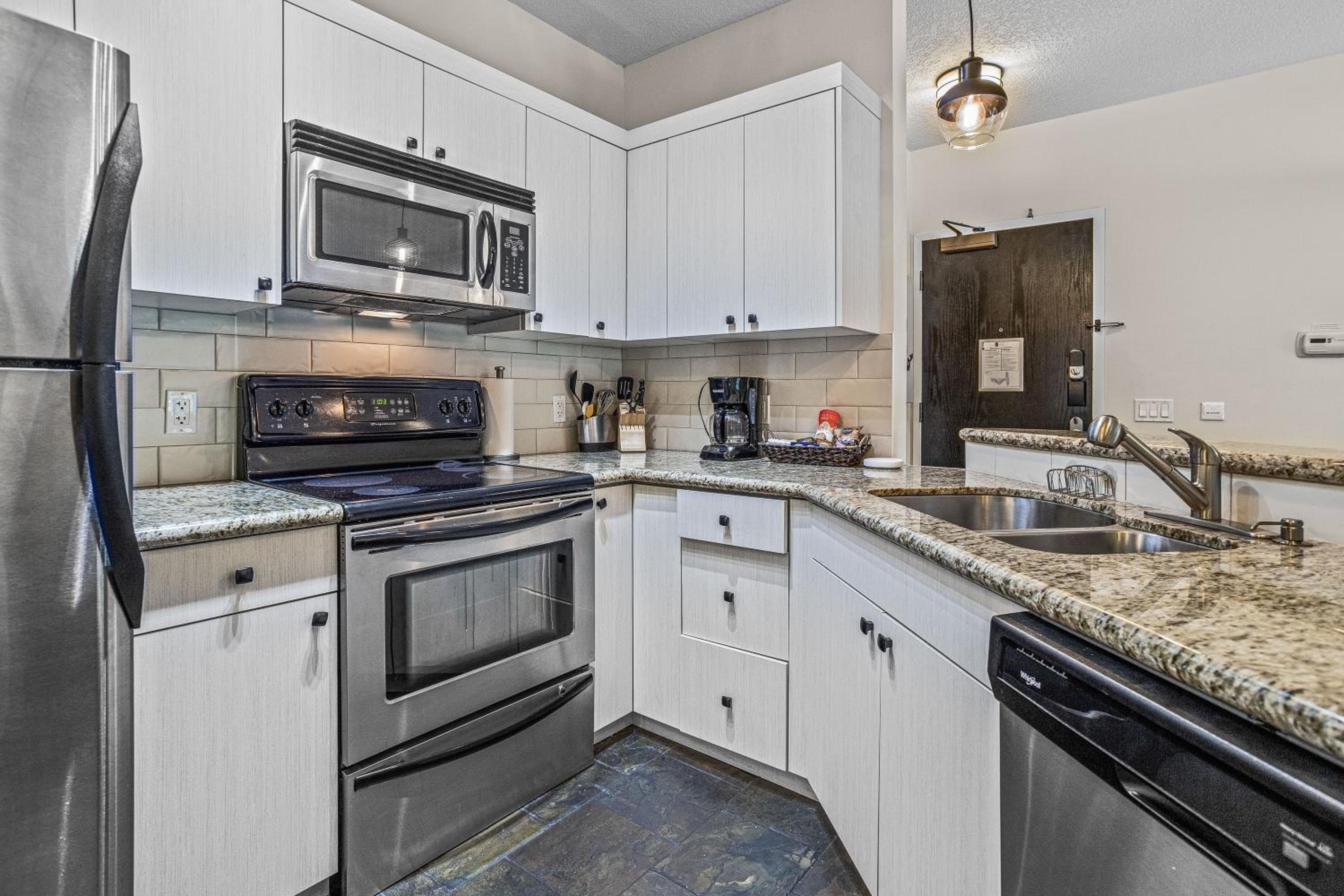 Outstanding Mountain Condo - Pool, Hot Tub & Waterslide!