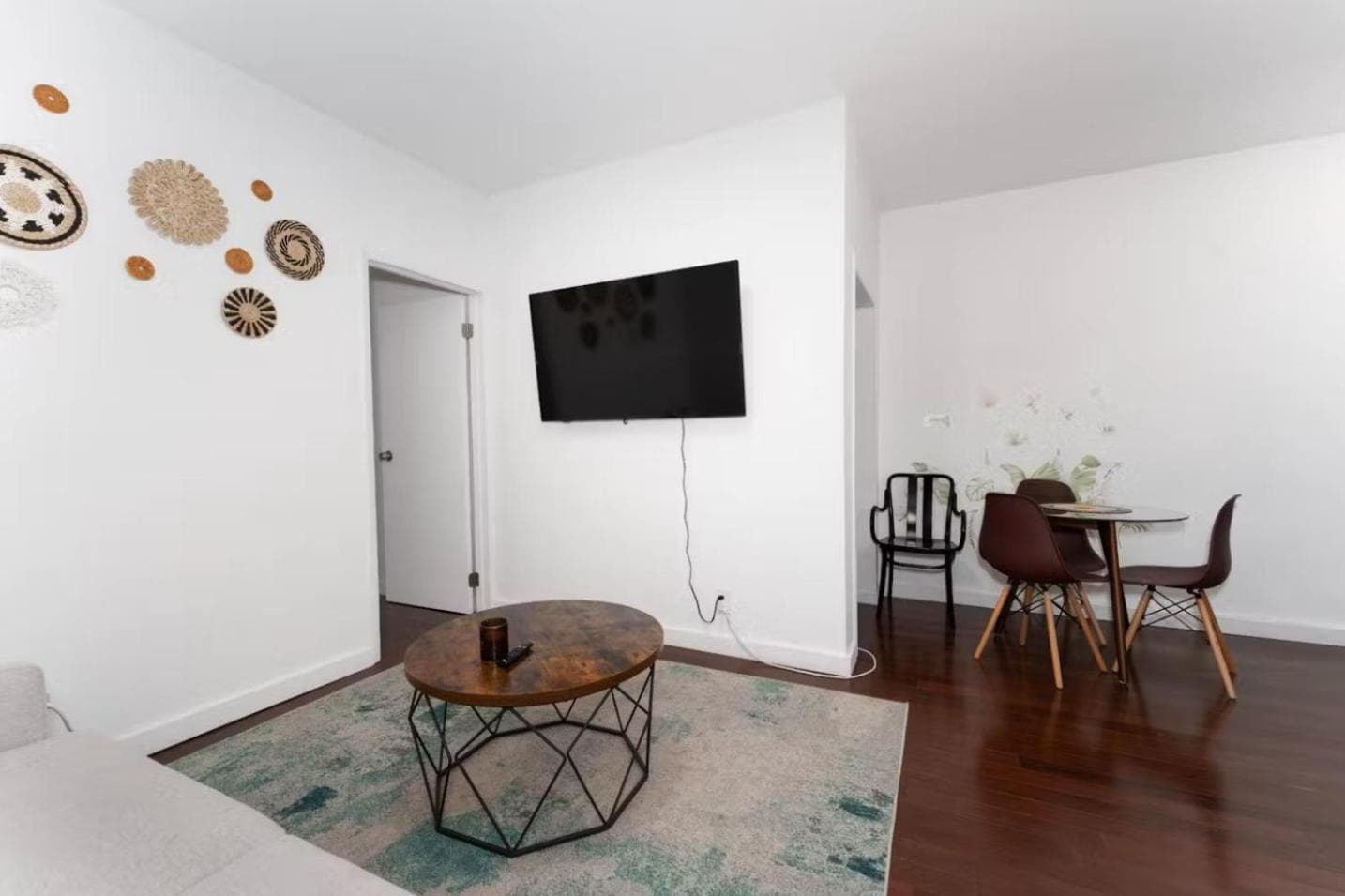 Private Bedroom with Shared Bathroom in Union Square Downtown Manhattan - Steps from the Best Dining & Nightlife!