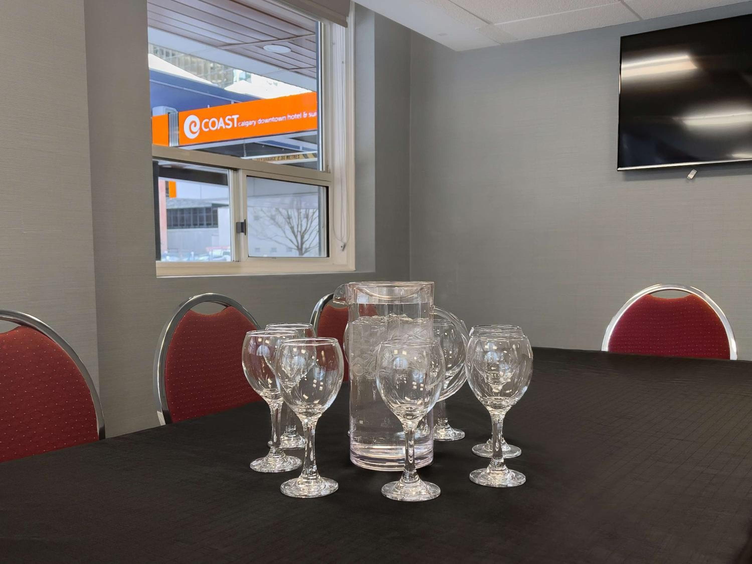 Coast Calgary Downtown Hotel & Suites by APA