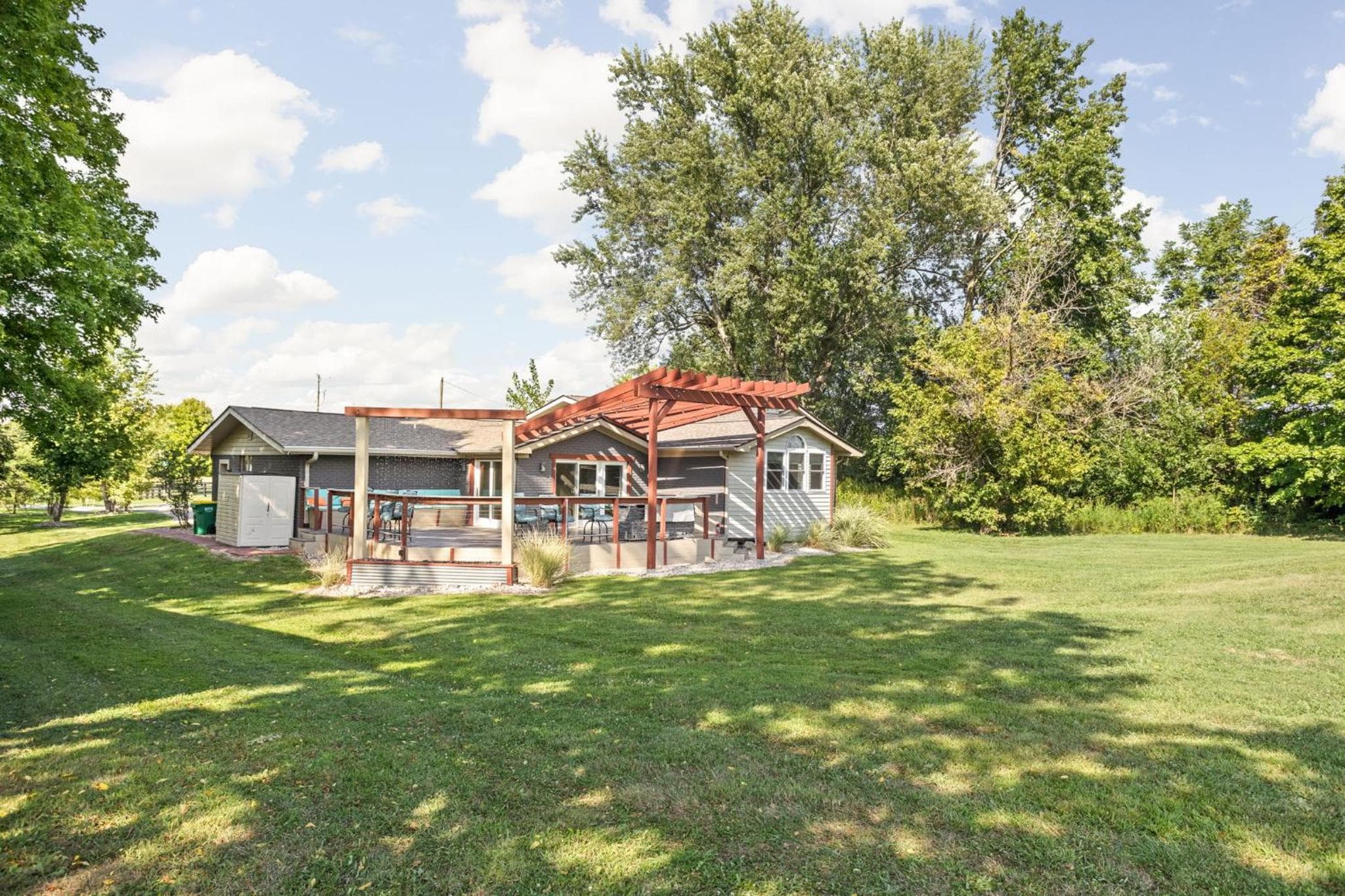 Sleeps 10, Indoor and Outdoor Theaters, Batting Cage, & Games!