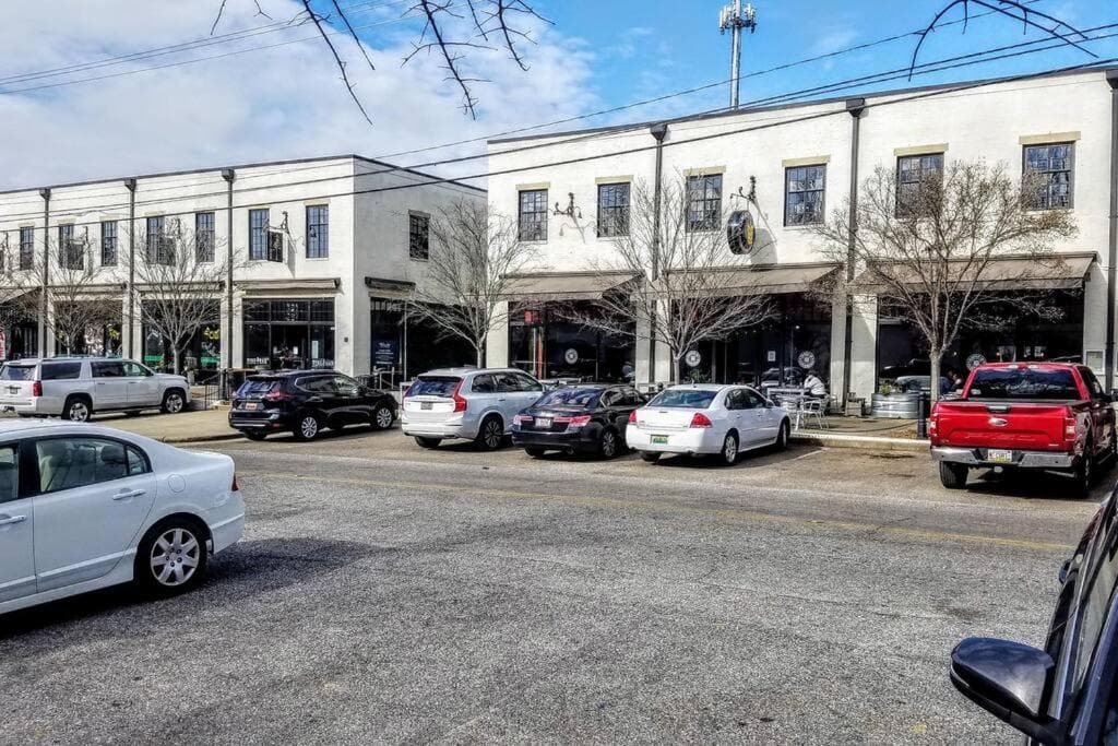 Charming 2 Bedroom Suite in Cloverdale District