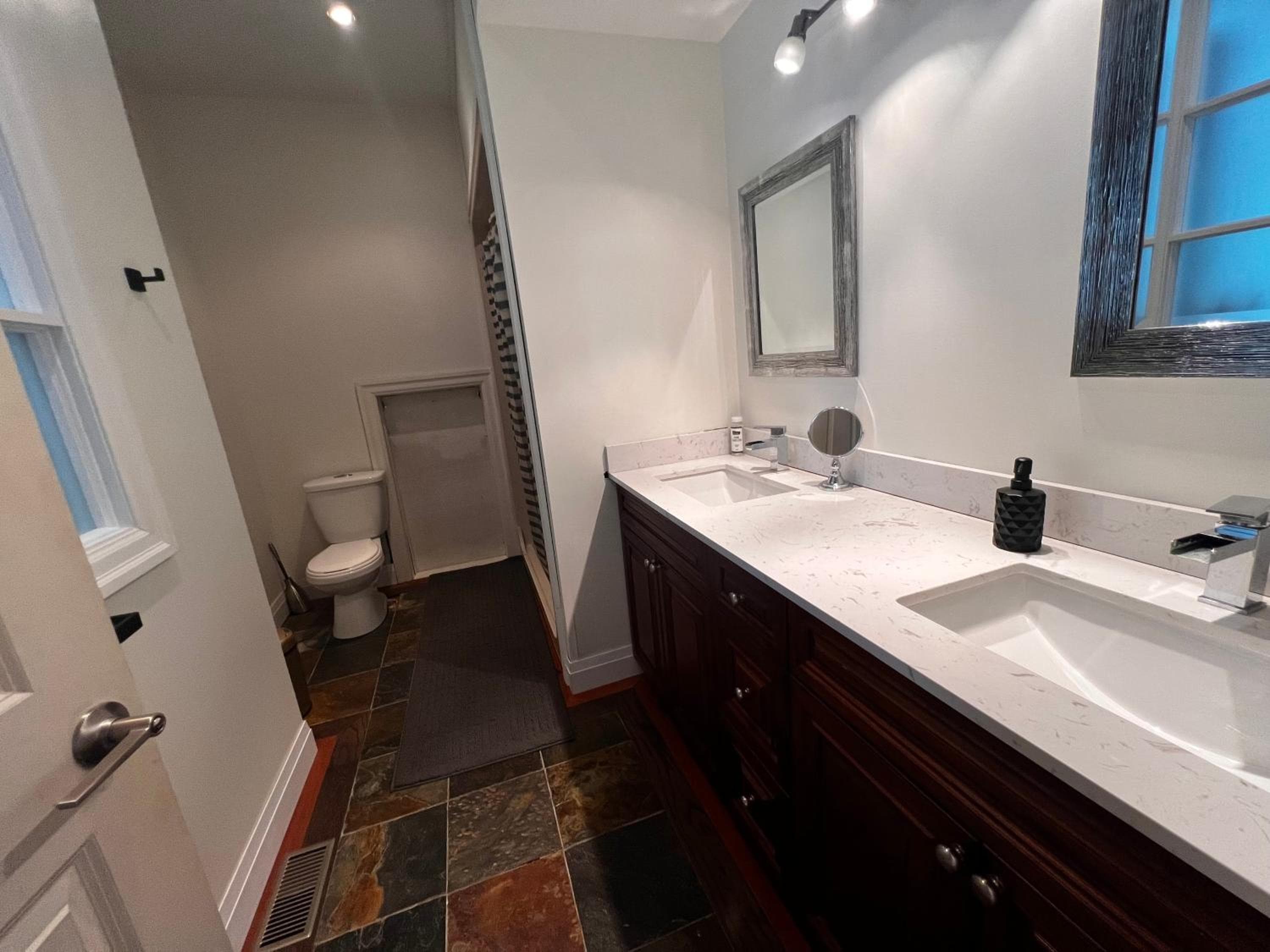 Sunset Suites in Niagara Wine Country