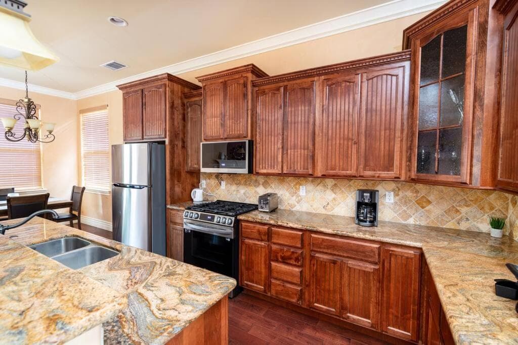Charming European Style Villa near Fair Oaks Bridge