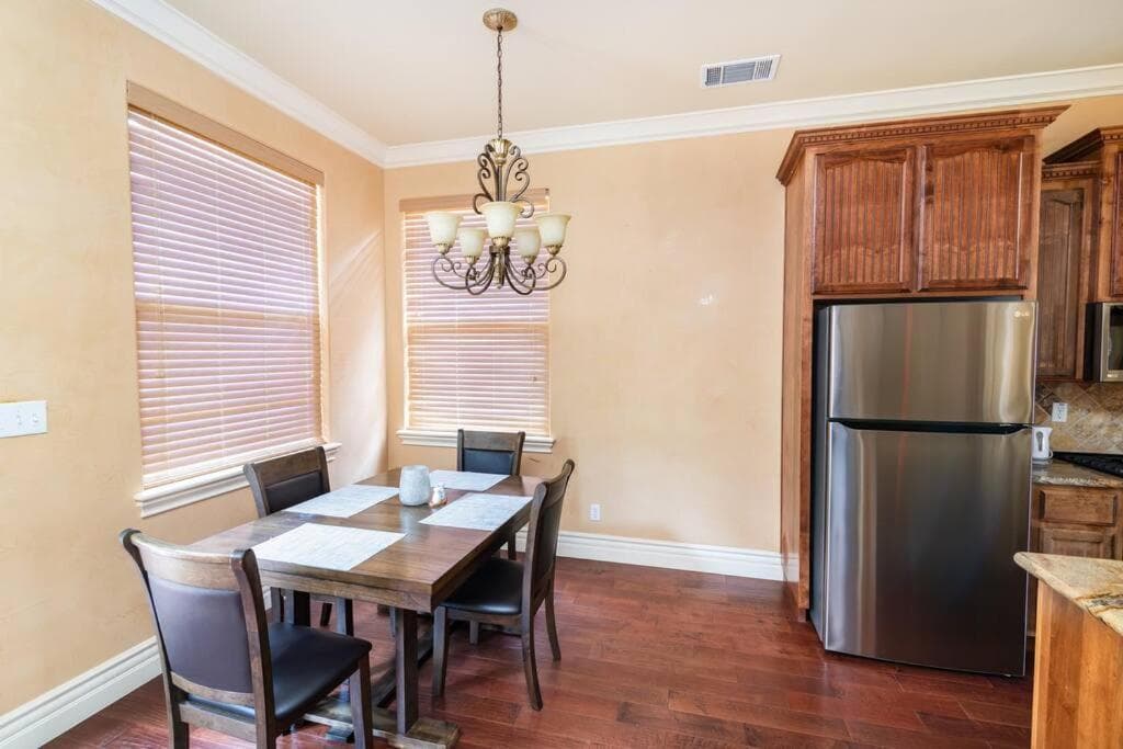 Charming European Style Villa near Fair Oaks Bridge