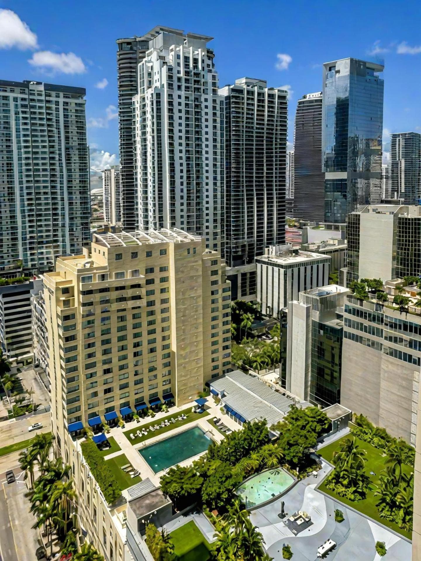 Elegant Centric Vibrant Pool Jacuzzi Free Parking