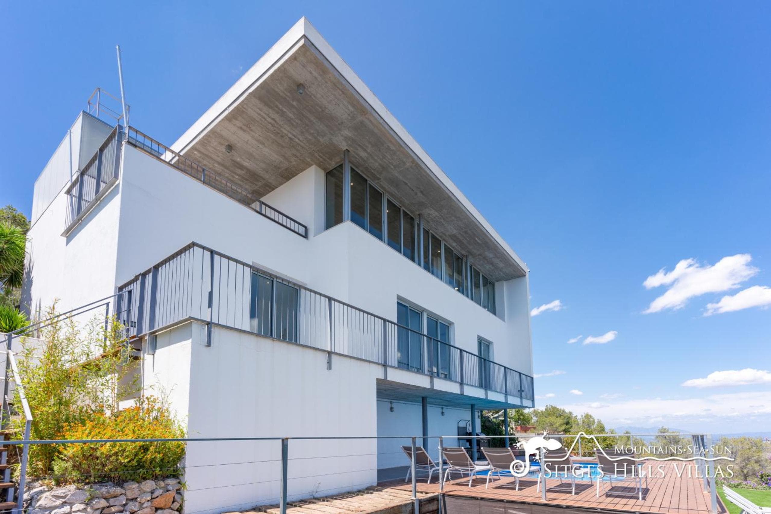 Stunning views to sea from Modern Villa El Mirador near Sitges