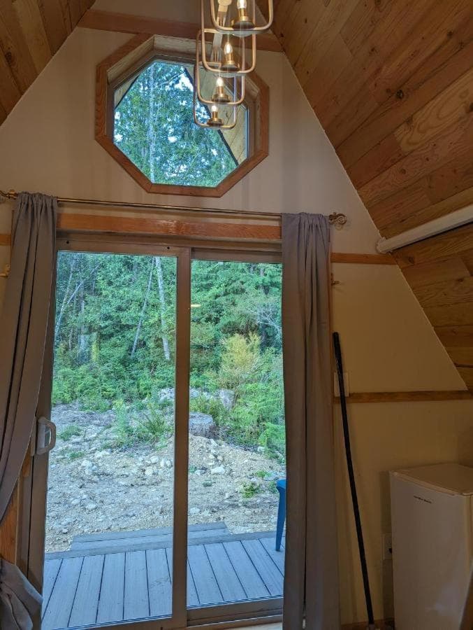 Golden Rings Cabin on Homestead w Hot Tub