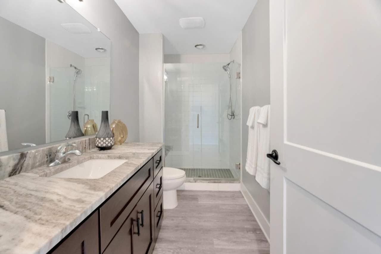Luxe Condo Overlooking Park