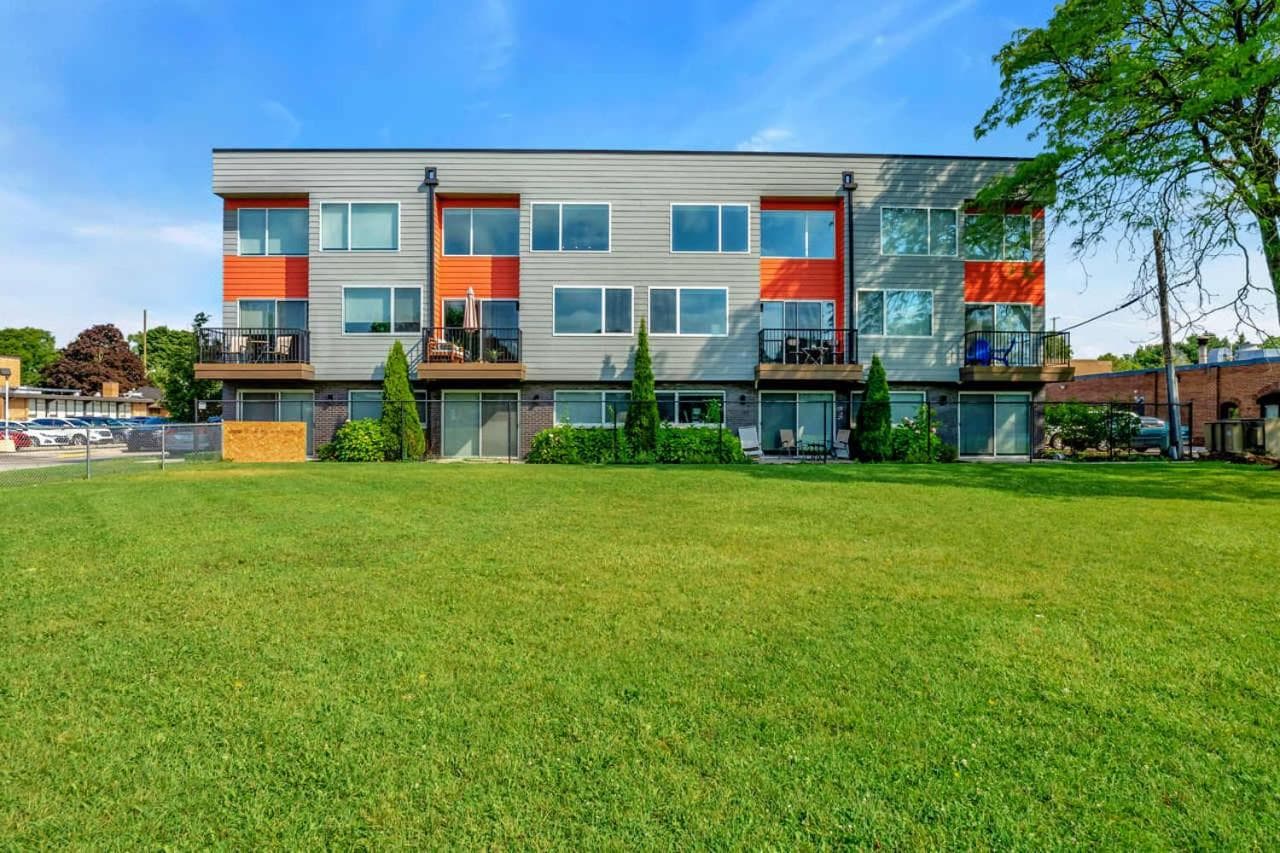 Luxe Condo Overlooking Park