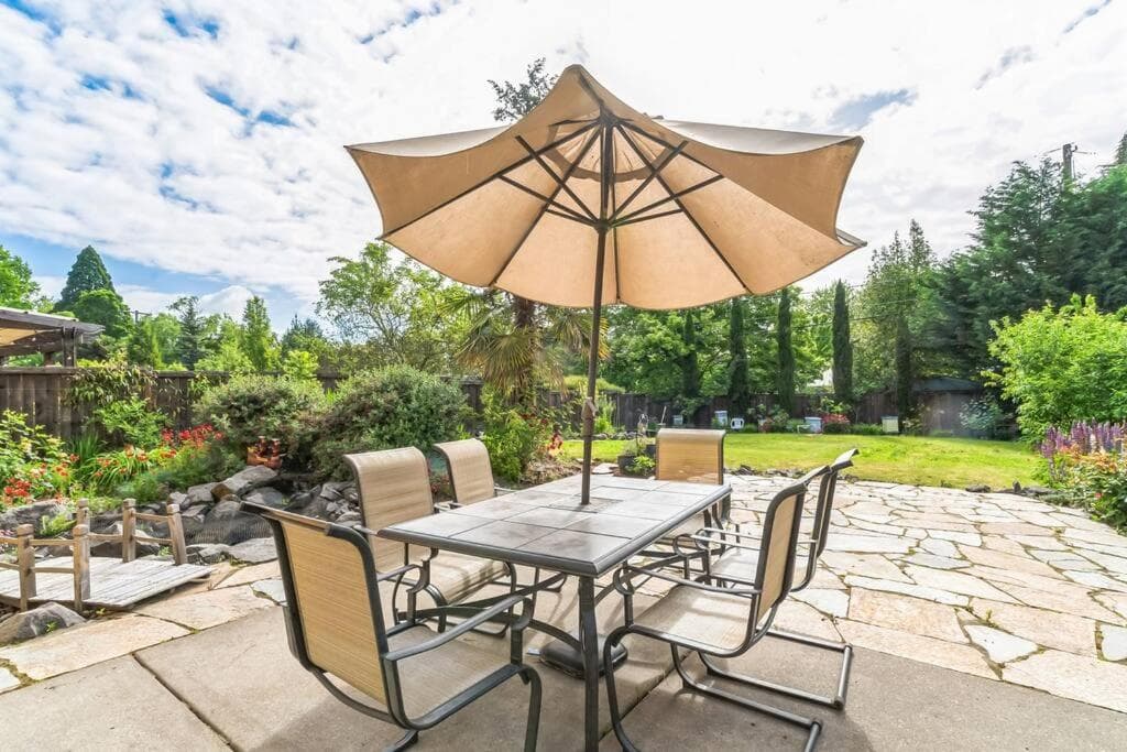 Spacious, Quiet, private, 5 BR Near Portland DT