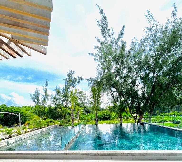 Beachfront Apartment with Garden & Direct Beach Access